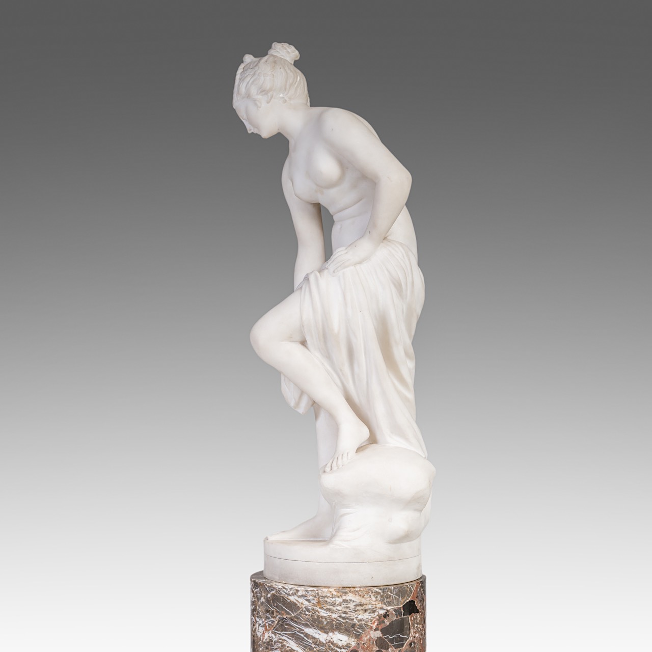 A Carrara marble sculpture of the bathing Venus, on a Breche d'Alep marble column, H 170 cm (total) - Image 4 of 13