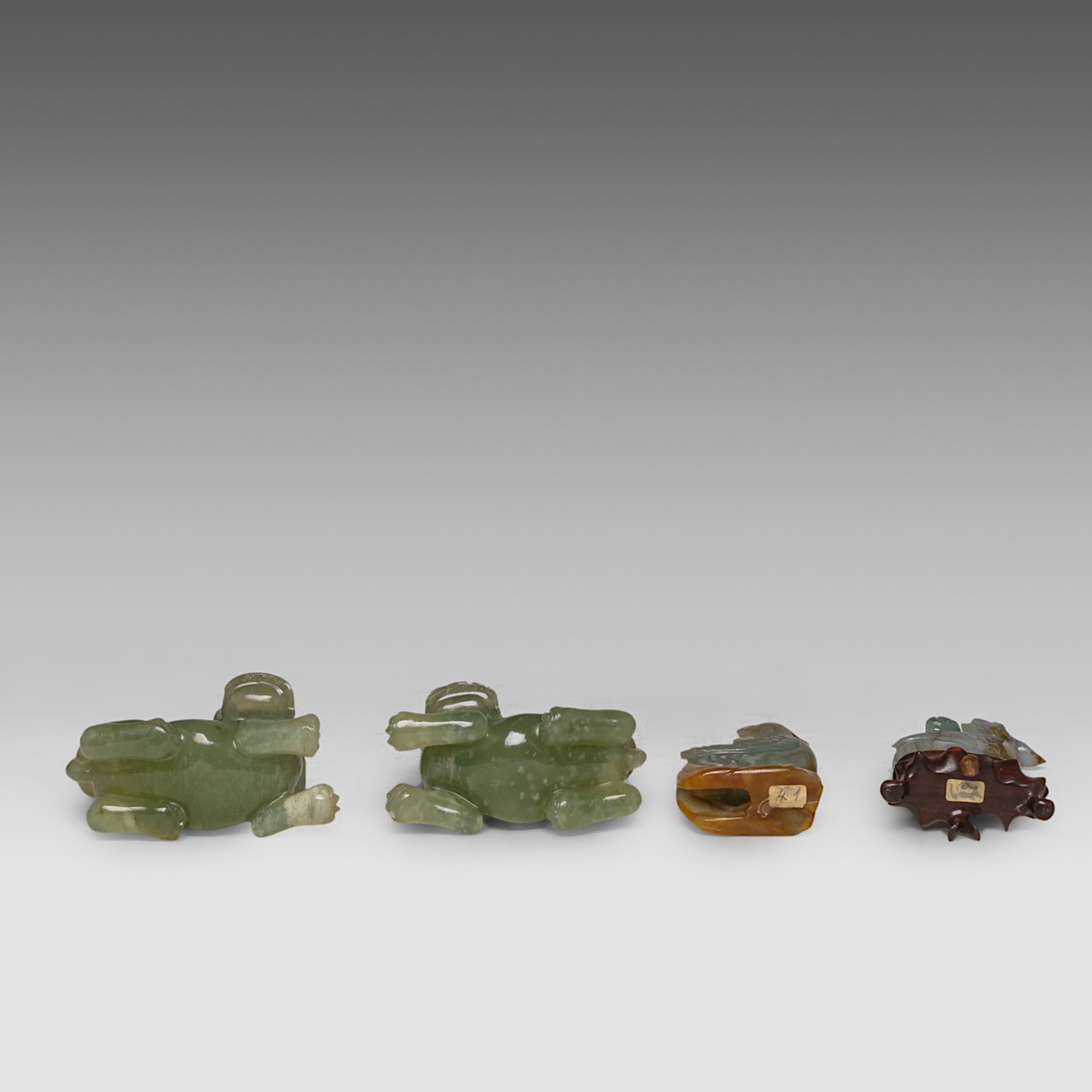 A collection of ten Chinese mineral carvings and a porcelain plate, incl. a carved mother-of-pearl s - Image 18 of 23