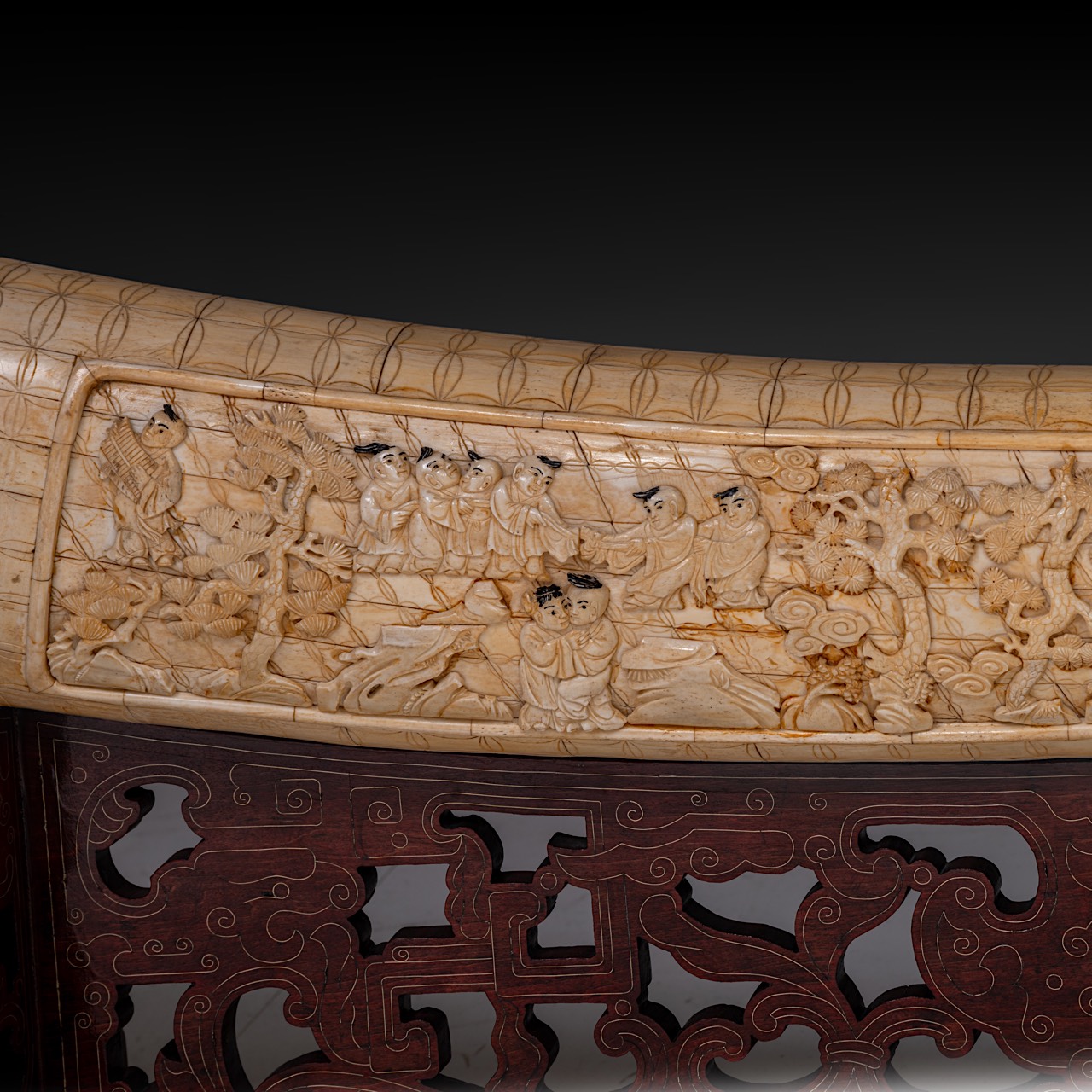 Tusk made from sculpted bone slats, Qing/Republic period, inner arch 165 cm - outer arch 175 cm - Image 8 of 13