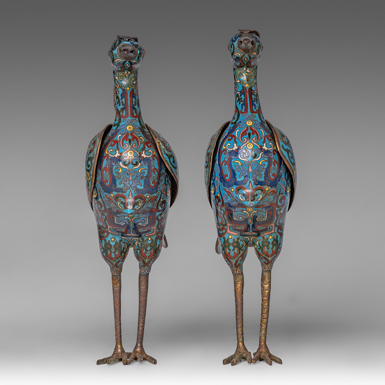 A pair of Chinese cloisonne enamelled bronze cranes, 20thC, both H 35 cm - Image 4 of 7