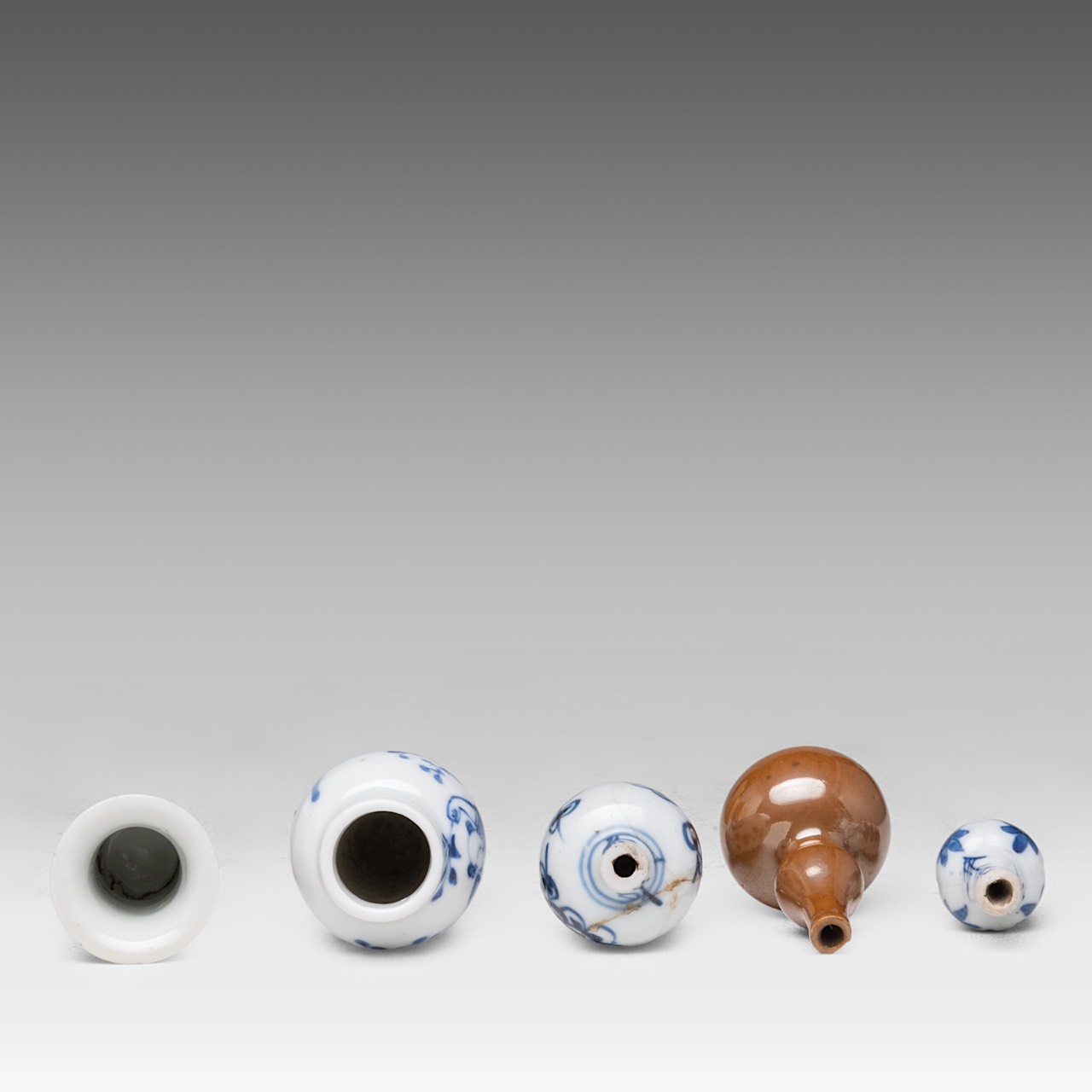 A collection of thirteen Chinese miniature vases and bottles, mainly blue and white and of Kangxi pe - Image 5 of 10