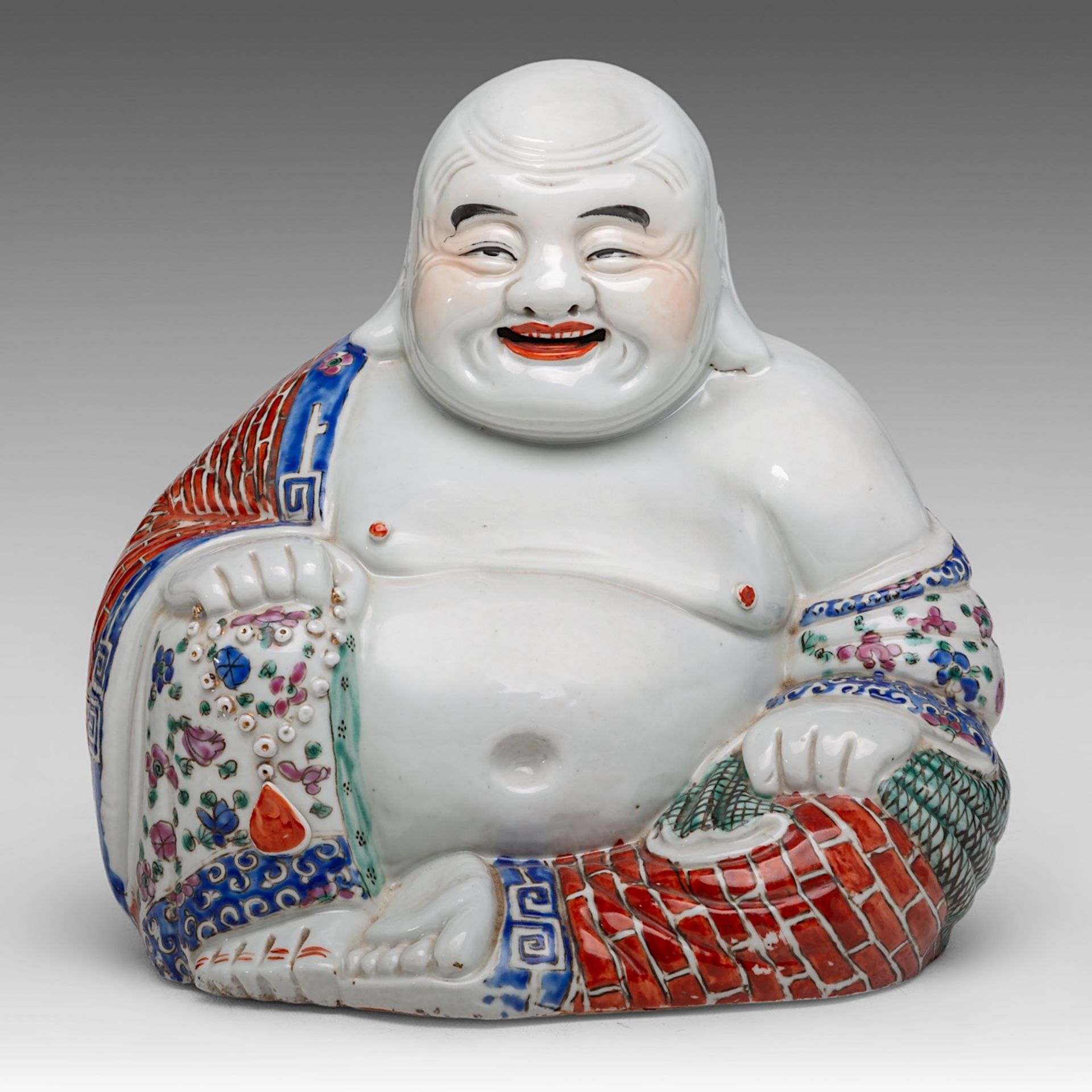 A Chinese famille rose enamelled biscuit figure of smiling a Budai, with an impressed mark, 20thC, H - Bild 8 aus 14