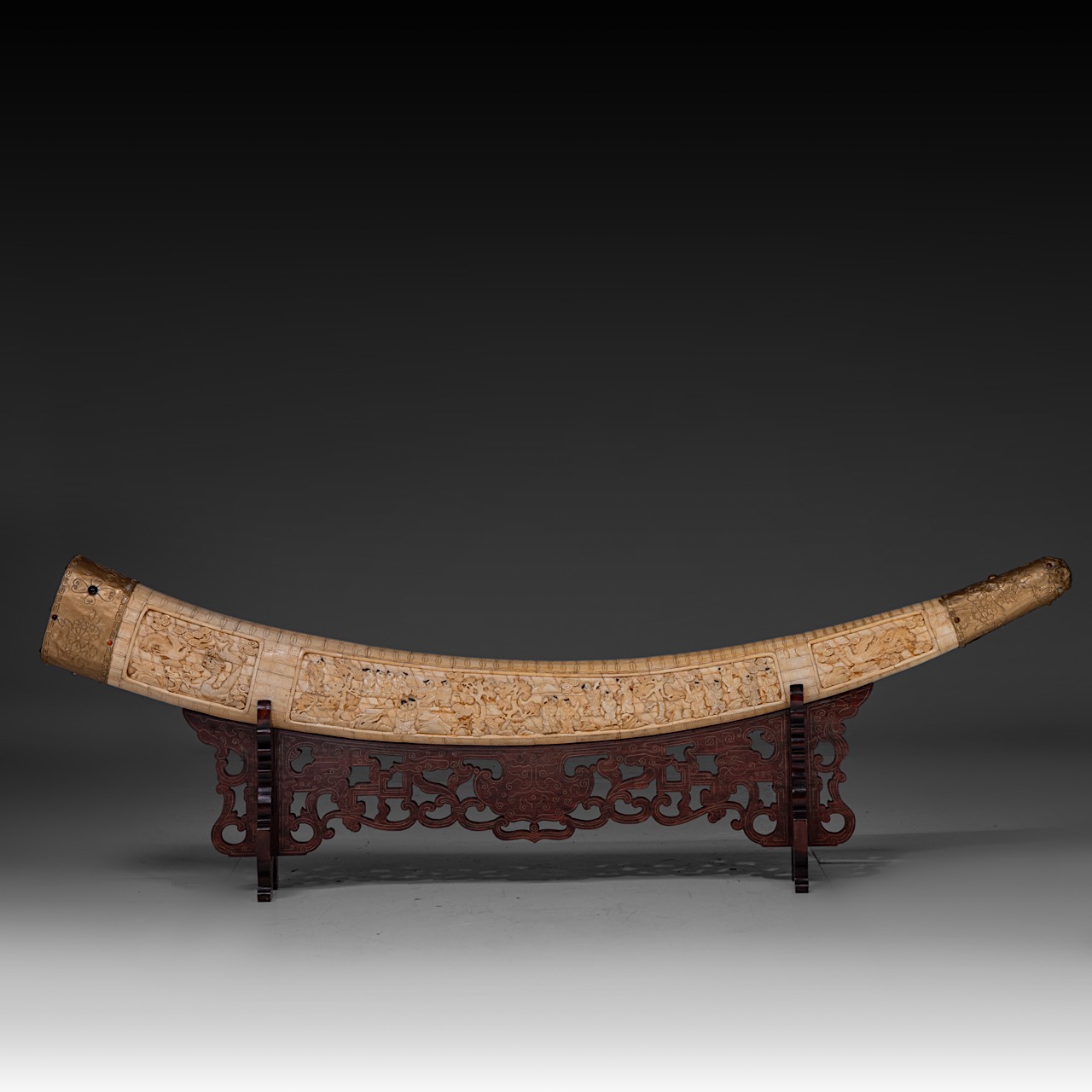 Tusk made from sculpted bone slats, Qing/Republic period, inner arch 165 cm - outer arch 175 cm - Image 3 of 13