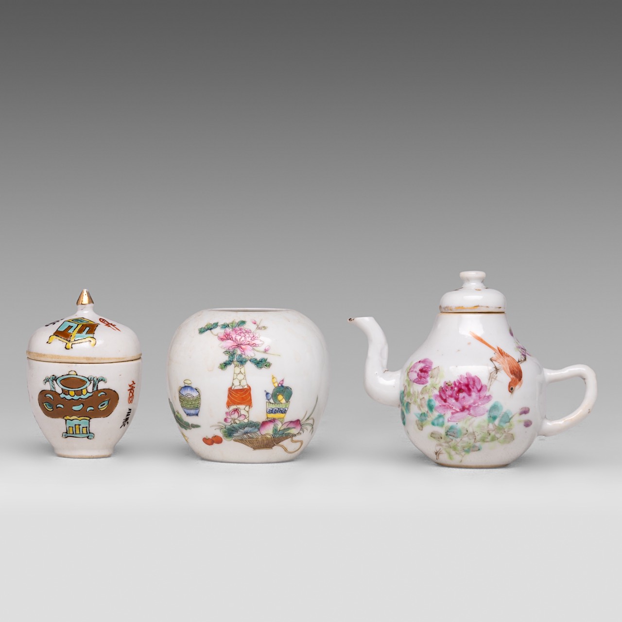 A small collection of Chinese famille rose ware, incl. a pair of fine 'Bamboo' wine cups, Daoguang m - Image 8 of 13