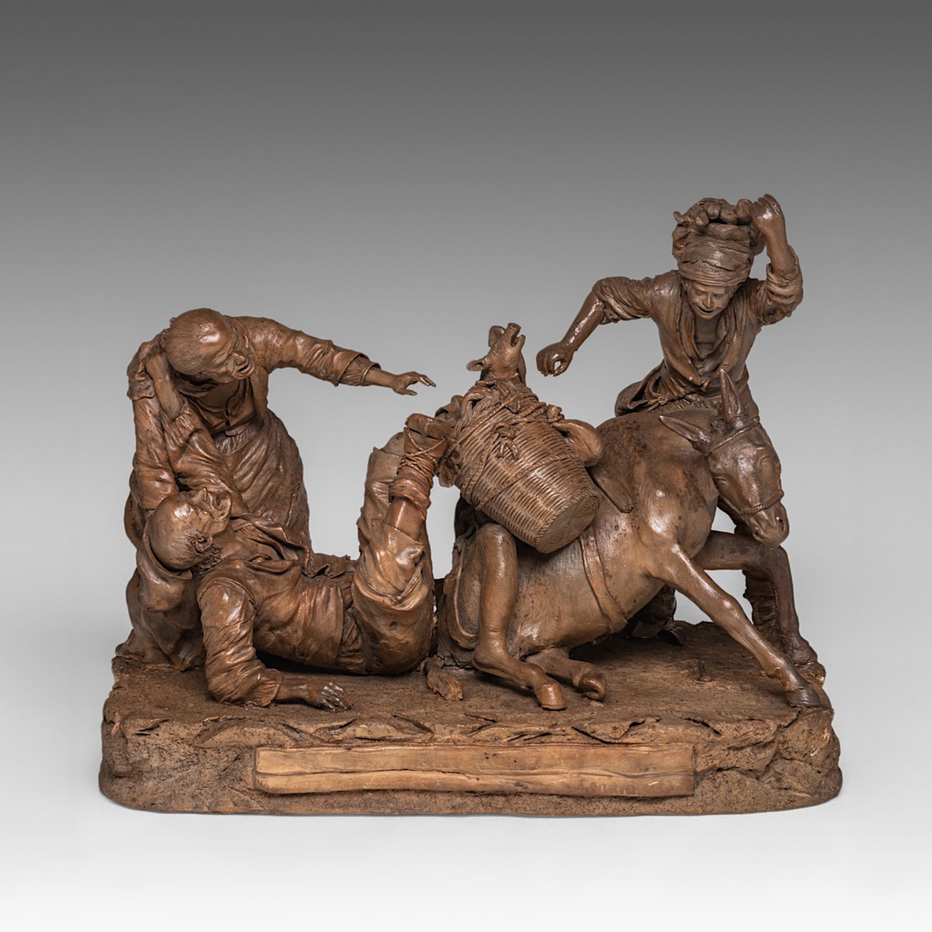 A fine terracotta group with an animated scene of a man falling off his mule, 19tC, H 29 - W 35 cm - Bild 2 aus 7