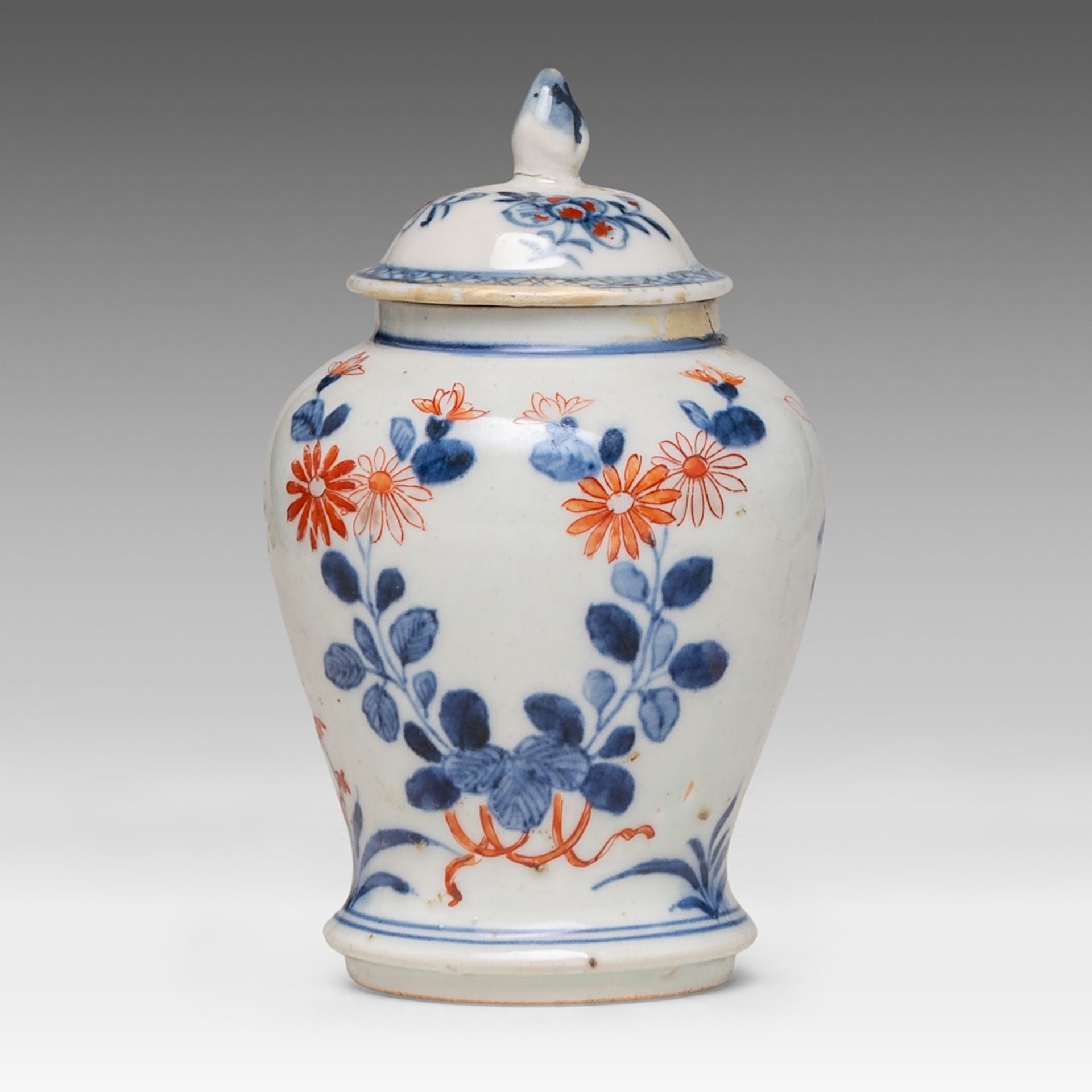 A collection of various Chinese objects, incl. a 'Wu Shuang Pu' jar and cover, 18thC - 20thC, talles - Bild 15 aus 28