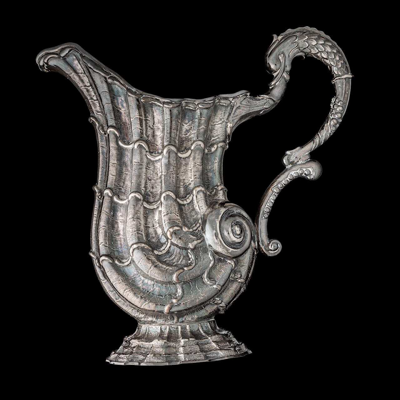 Two (19thC)- 20th-century silver turbo shell-shaped ewers, indecipherably hallmarked, H 25,5 - 26 cm - Image 10 of 13