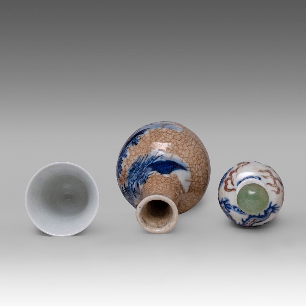 A small group of six Chinese porcelain ware, including a copper red and underglaze blue 'Dragon' snu - Image 6 of 9