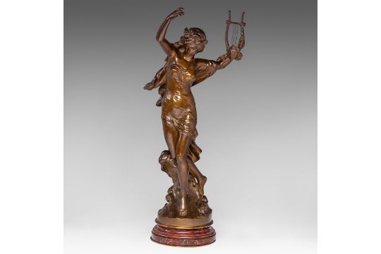 Mathurin Moreau (1822-1912), 'La Victoire', patinated bronze on a marble base, 59,5 cm - Bild 1 aus 7