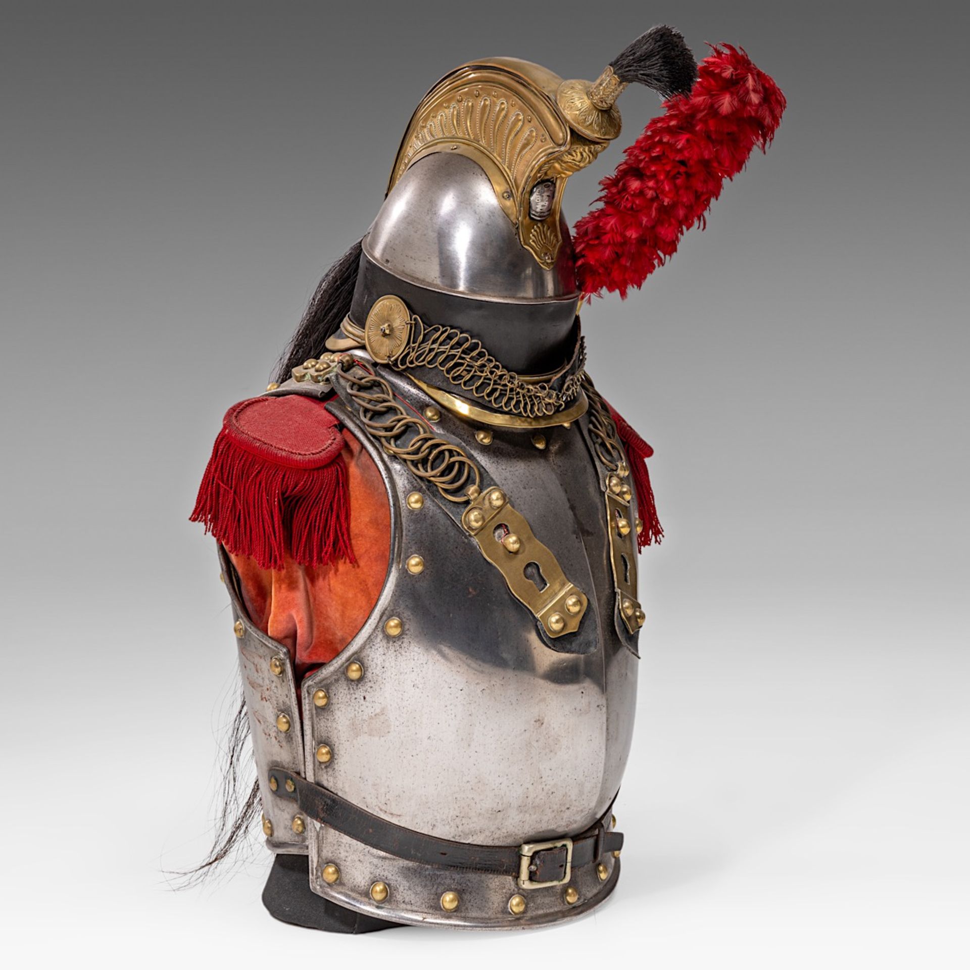 Cuirass and helmet for the French cuirassiers, metal, brass and textile, 1859-1872 73 x 30 x 38 cm. - Image 6 of 7