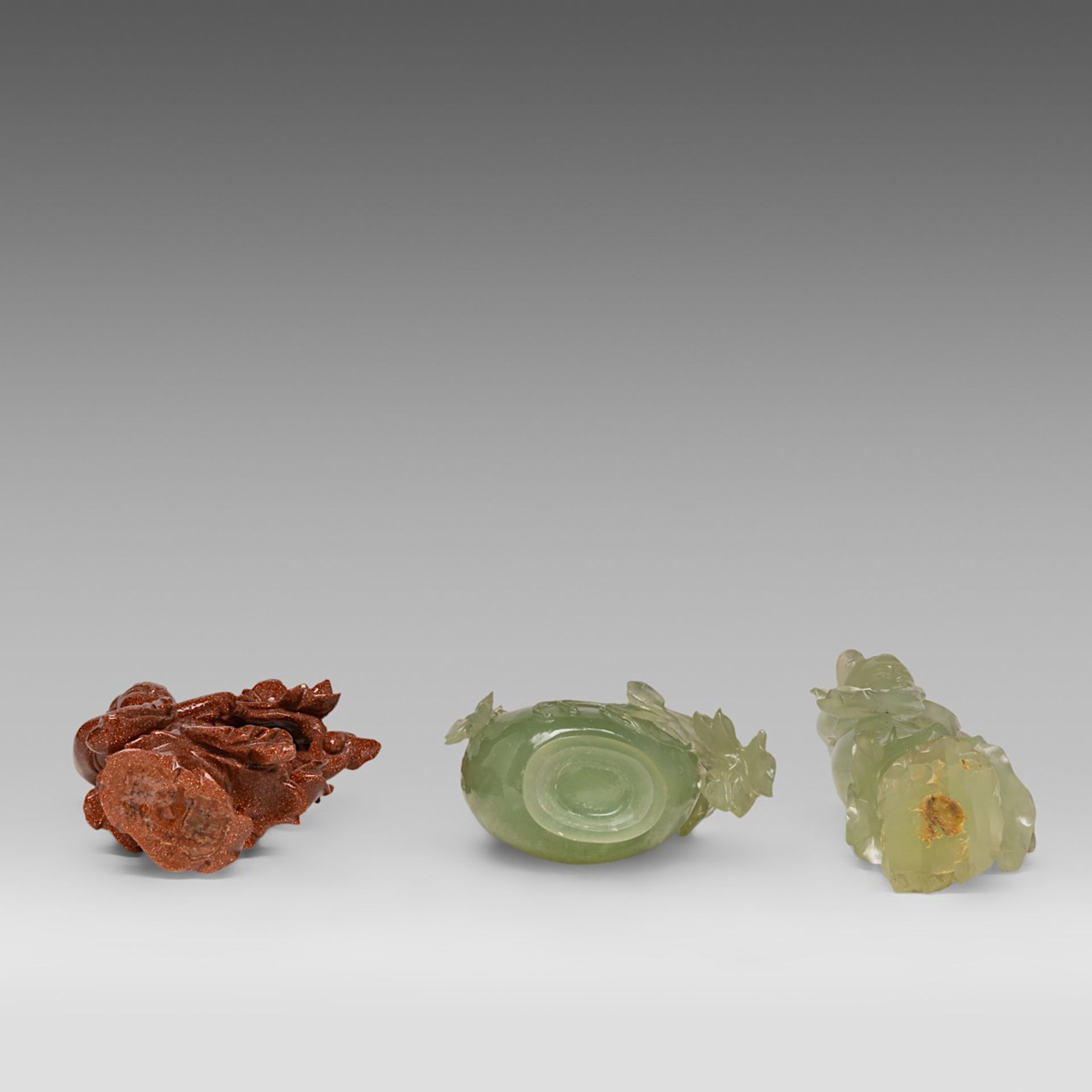 A collection of six Chinese mineral carvings and three porcelain footed bowls, Tongzhi mark and of t - Bild 19 aus 32
