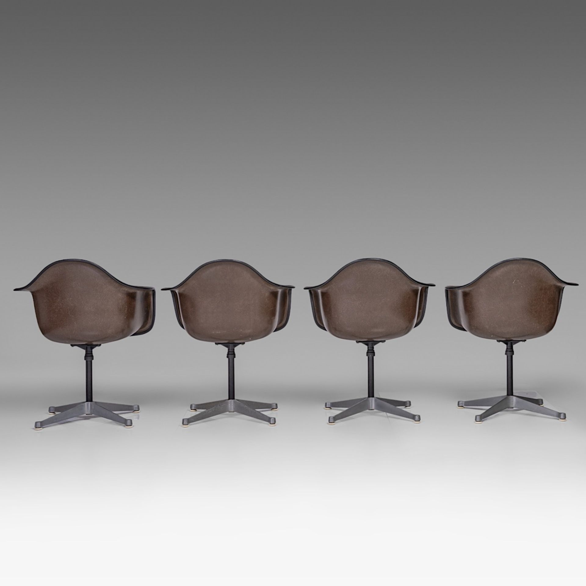 A set of 8 Charles & Ray Eames fibreglass shell chairs for Herman Miller, H 79 cm - Image 7 of 19
