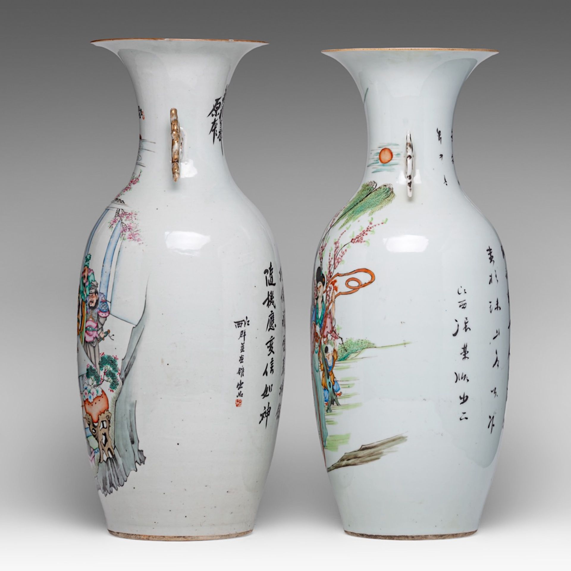 Two Chinese famille rose figural vases, both back with a signed text, Republic period, H 57 - 56,5 c - Bild 2 aus 6