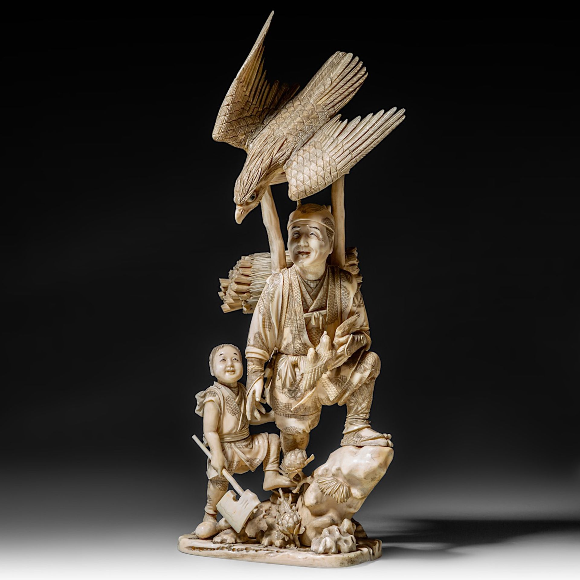 A large and fine Japanese walrus ivory okimono of a falconer and his son watching an eagle, Meiji pe - Bild 2 aus 13