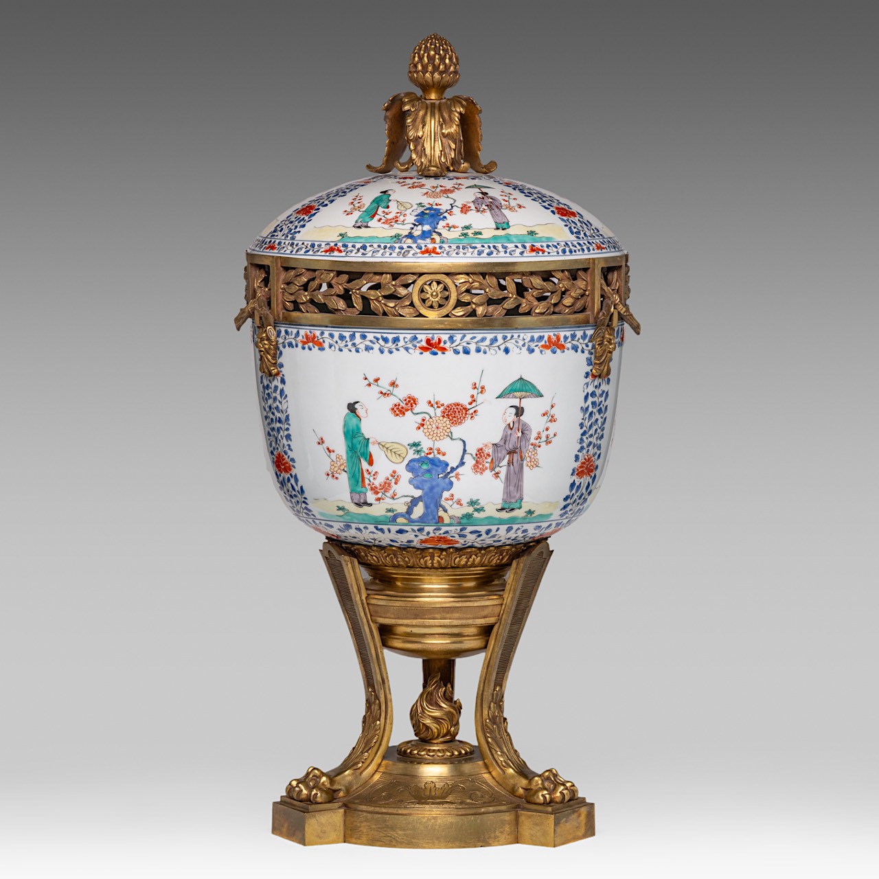 A Kakiemon-style tureen and cover, impressively mounted, late 18thC, total H 66 cm - Image 5 of 9