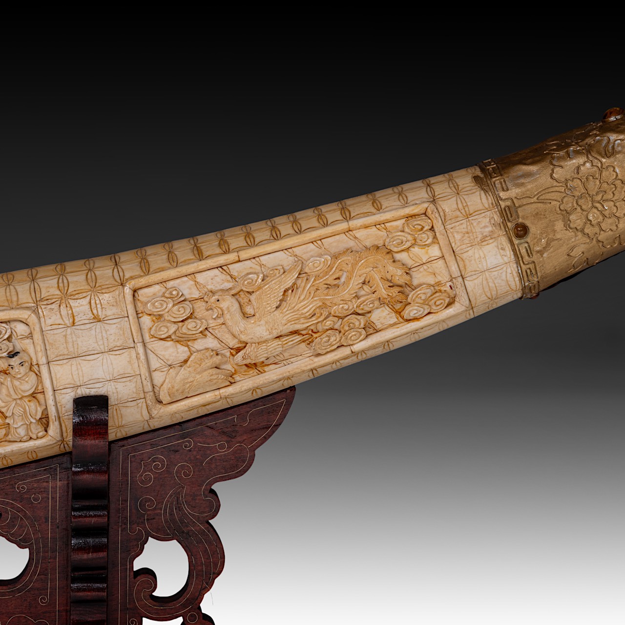 Tusk made from sculpted bone slats, Qing/Republic period, inner arch 165 cm - outer arch 175 cm - Image 6 of 13