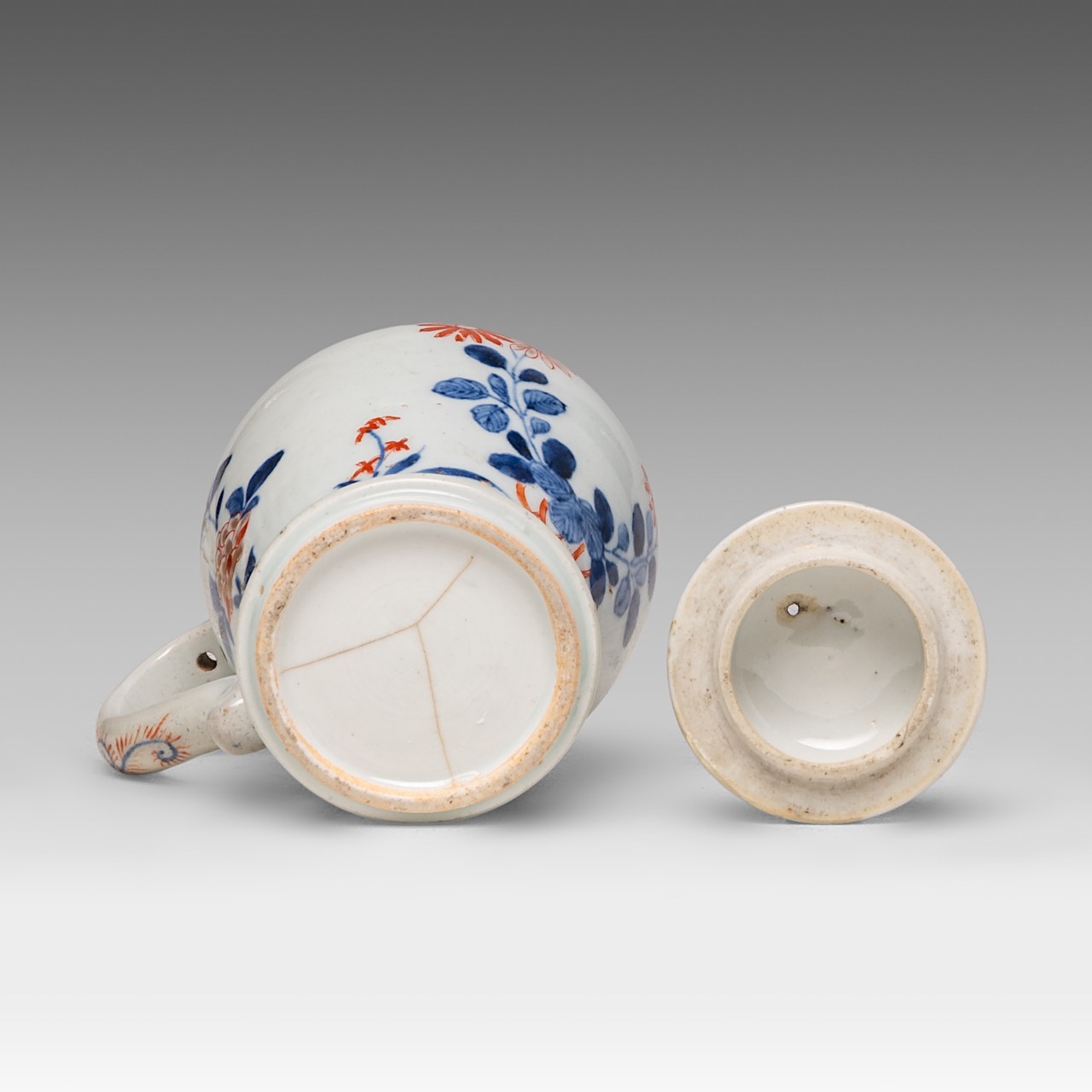 A collection of various Chinese objects, incl. a 'Wu Shuang Pu' jar and cover, 18thC - 20thC, talles - Image 18 of 28
