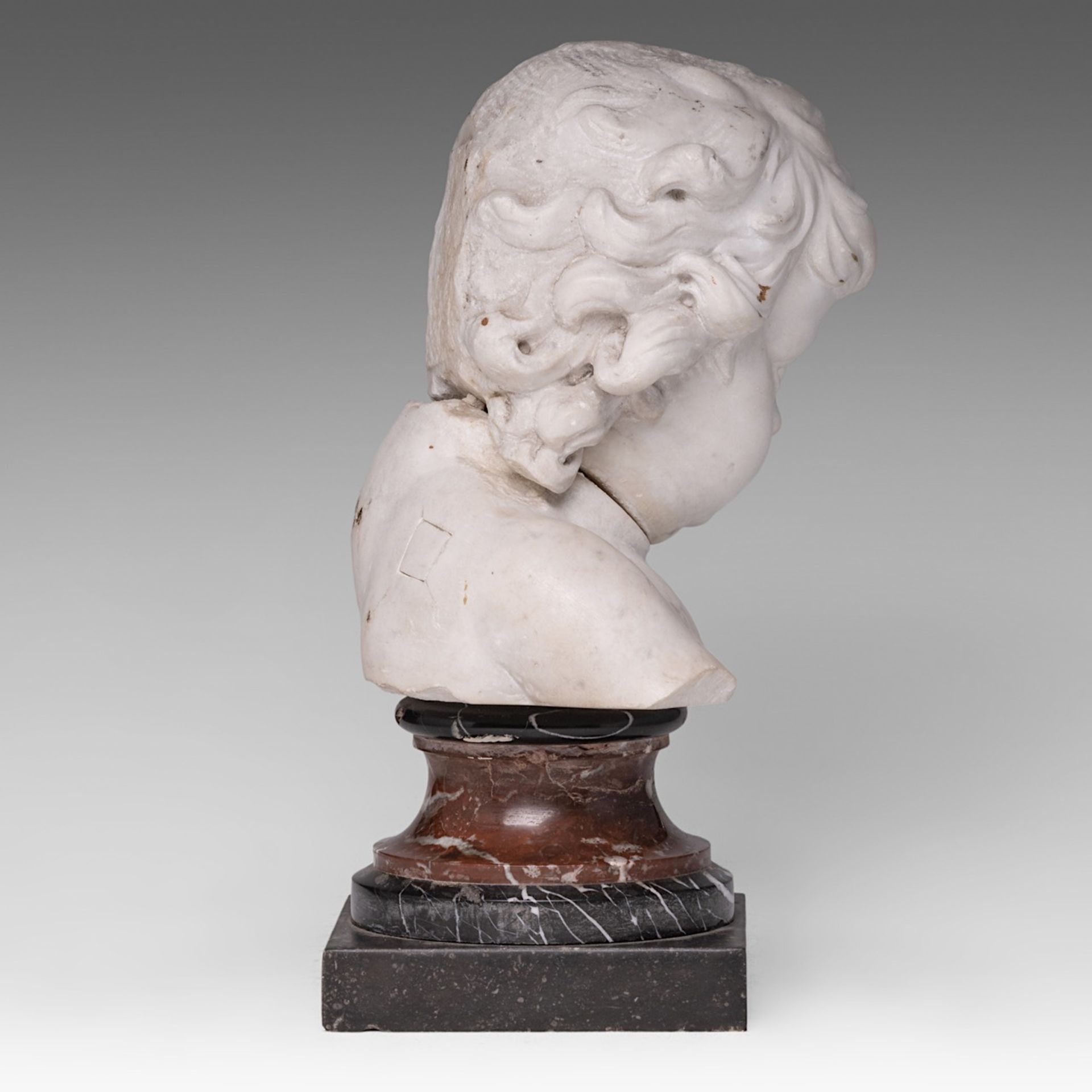 A Carrara marble bust of a young boy, H 35 cm - Bild 5 aus 7