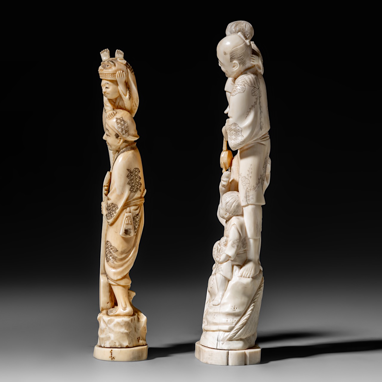 Two Japanese walrus ivory okimono of fathers with their children, Taisho period (1912-1926), H 27 cm - Image 3 of 11