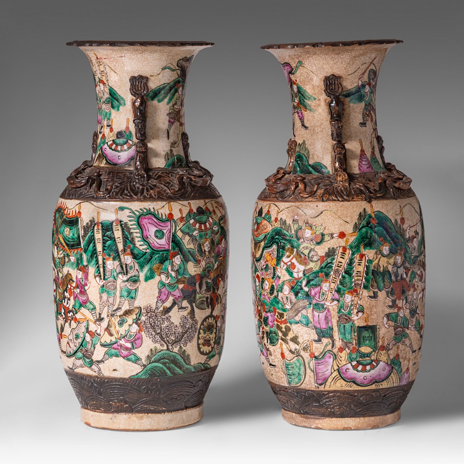 A pair of Chinese famille rose 'Battle Scene' Nanking ware vases, late 19thC, H 46 cm - Bild 2 aus 8