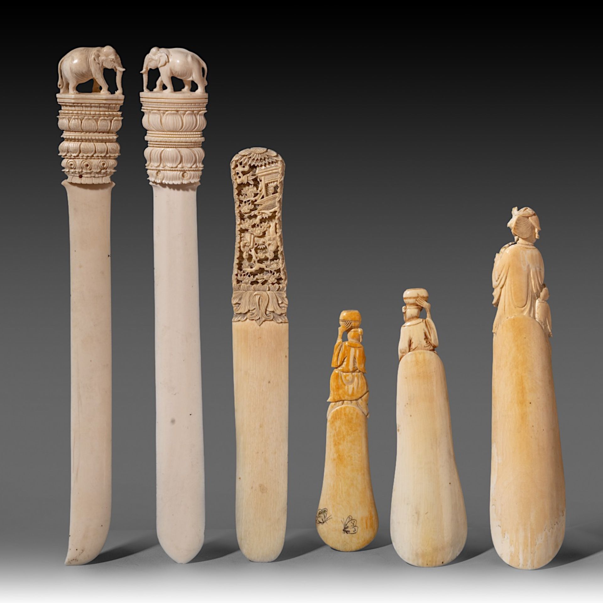 Three Chinese ivory shoehorns, two ditto Indian page-turners, and one ditto Chinese page opener, lat - Bild 4 aus 7