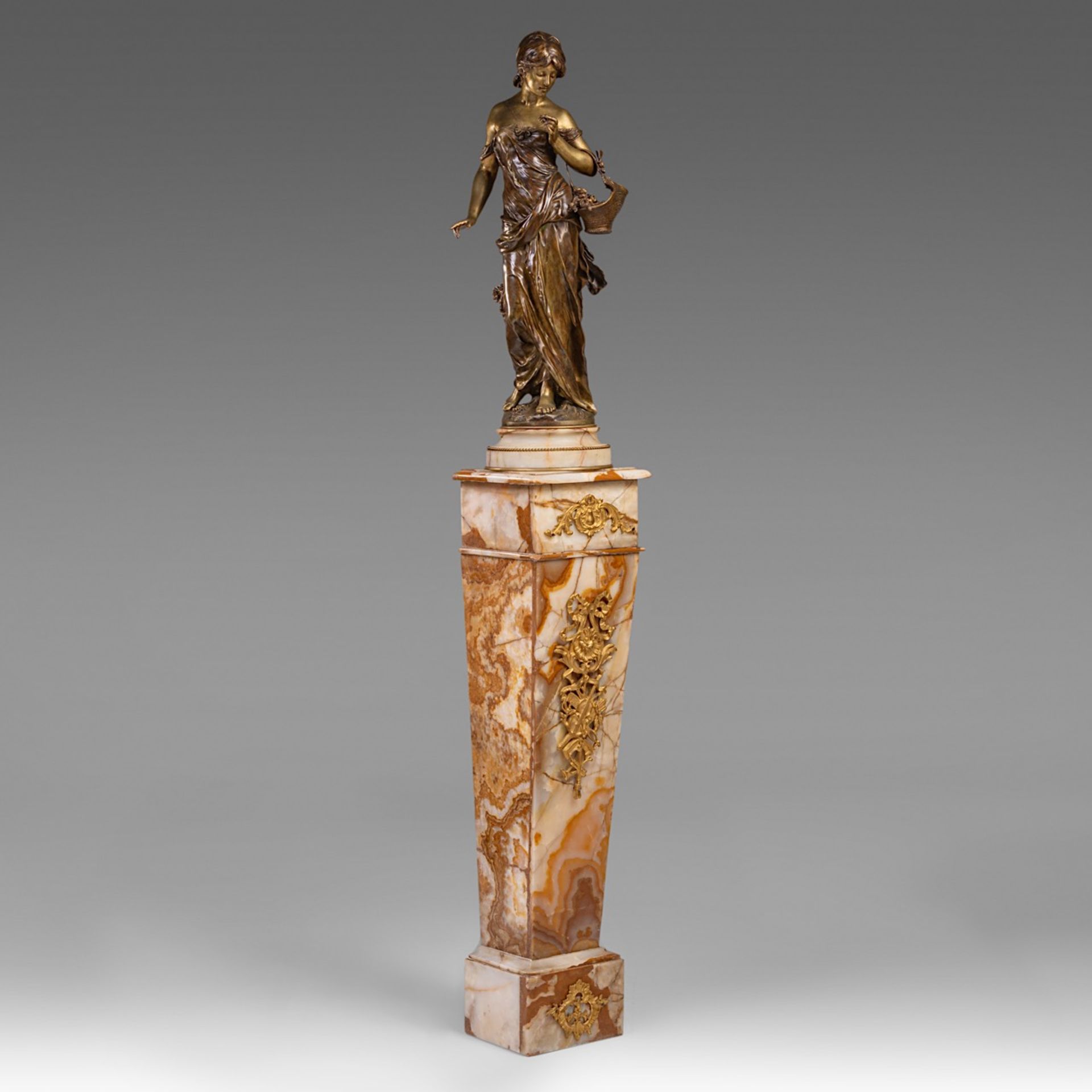 Auguste Moreau (1834-1917), lady with flower basket, patinated bronze on a Neoclassical onyx pedesta - Bild 3 aus 14