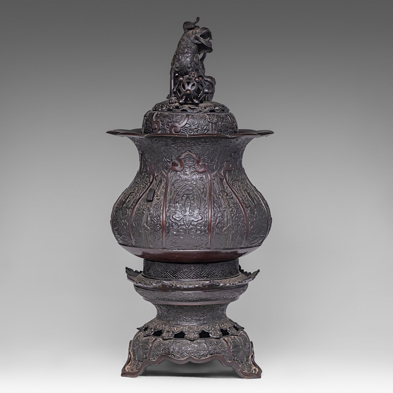 A large Japanese bronze censer with a shishi on top, Meiji period (1868-1912), H 60 cm - Image 4 of 9