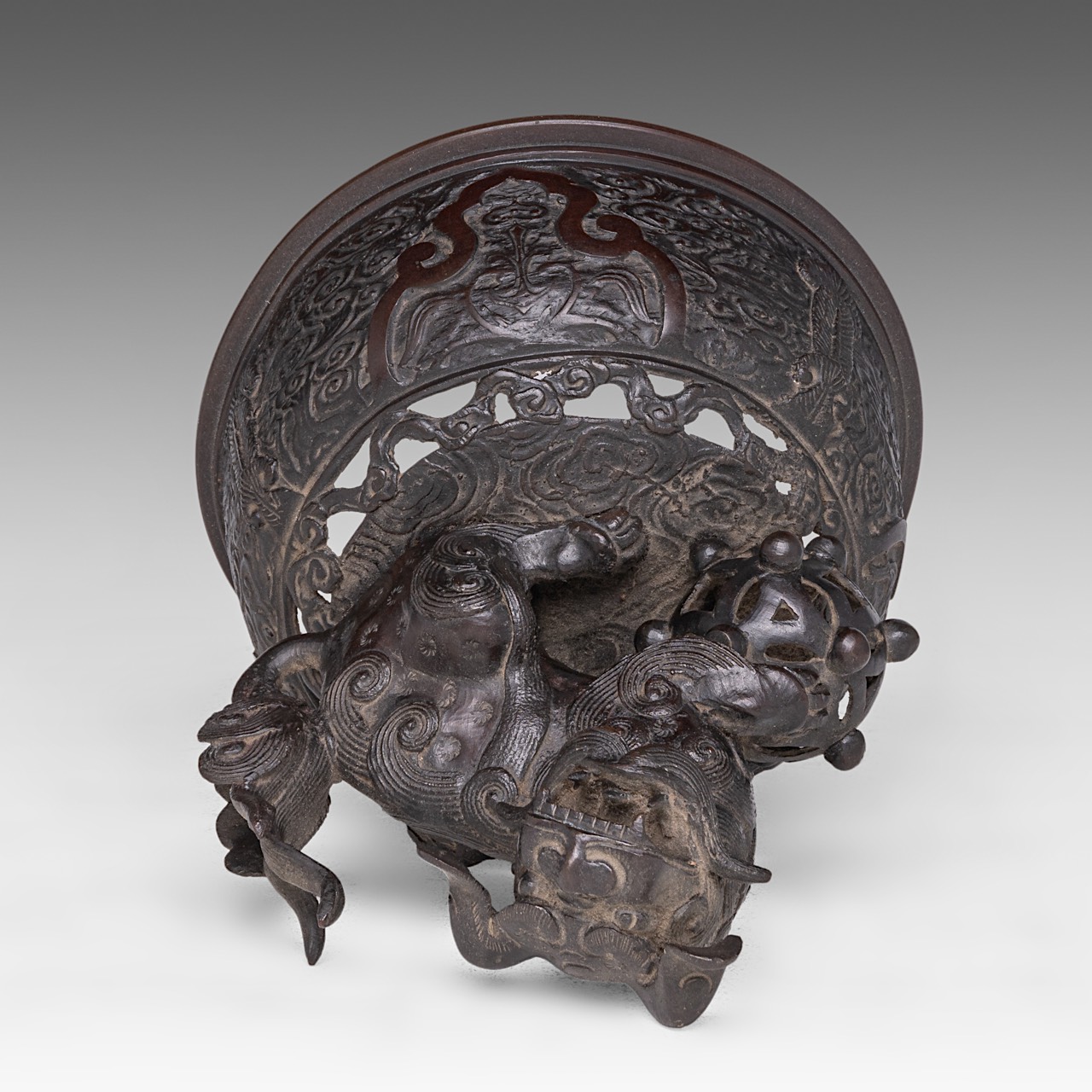 A large Japanese bronze censer with a shishi on top, Meiji period (1868-1912), H 60 cm - Image 8 of 9