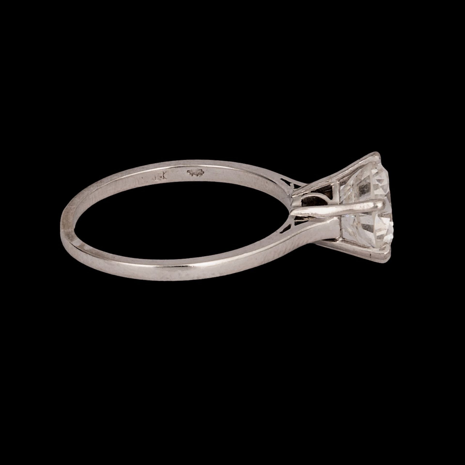 A fine 18ct white gold solitaire ring set with a 2,74 ct brilliant cut diamond - Bild 3 aus 5