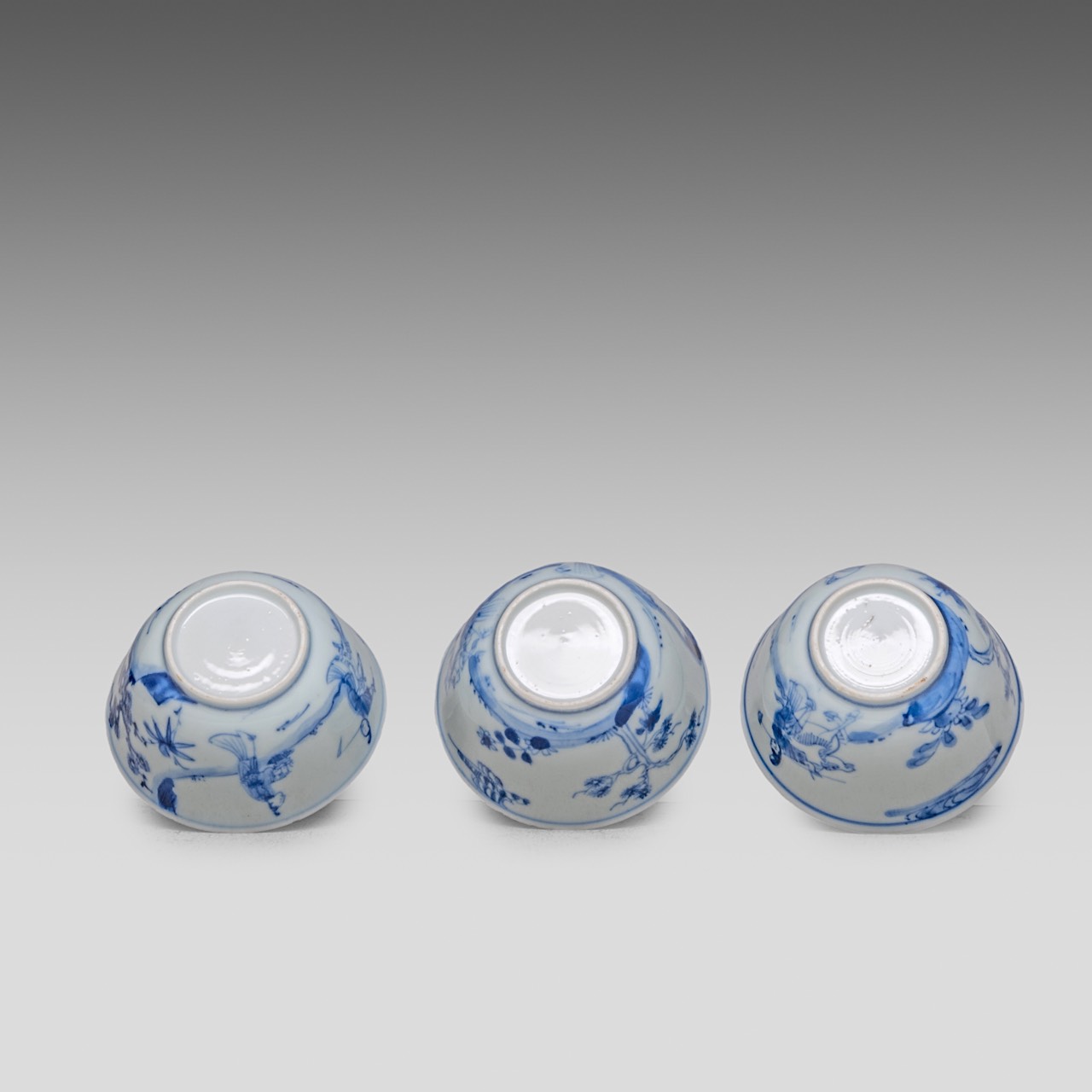 A series of five Chinese blue and white 'Female Immortal' cups, Kangxi/Yongzheng, H 3,5 - dia 7,2 cm - Image 8 of 10
