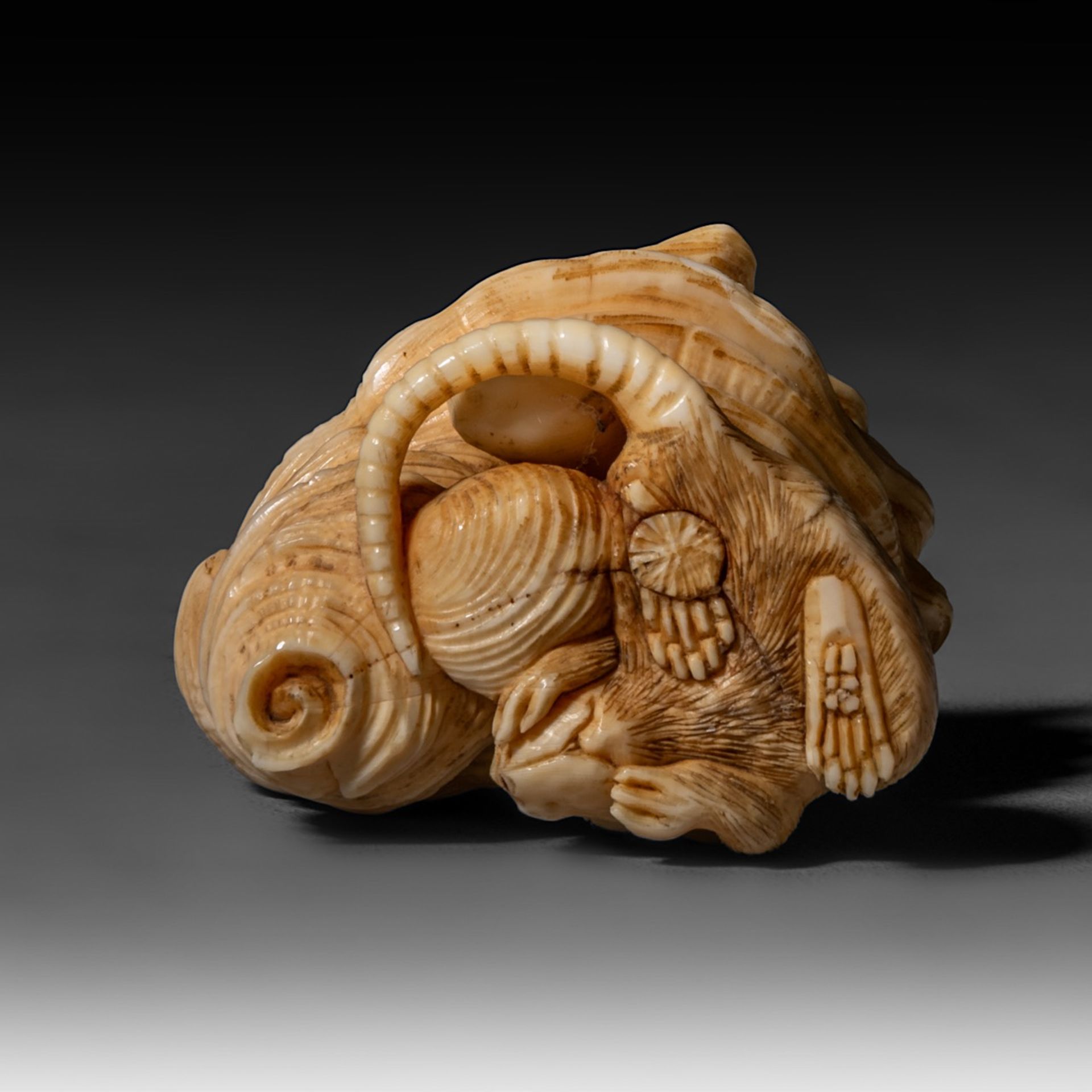A Japanese Meiji period okimono showing rats on a turbo marmoratus shell, H 6 cm - 69 g (+) - Bild 8 aus 8