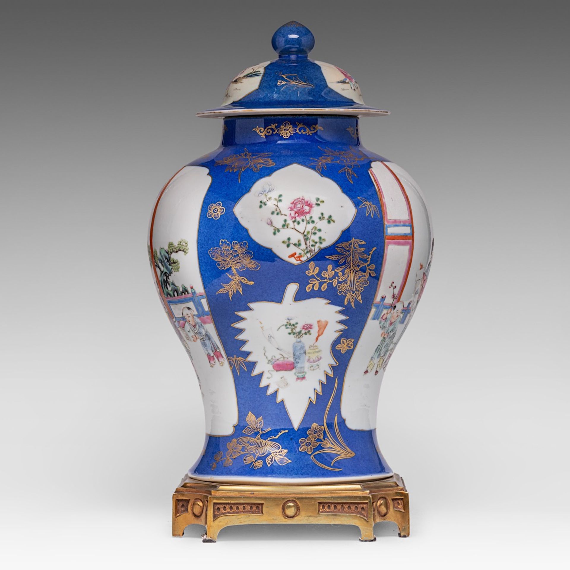 A fine Chinese famille rose and blue ground 'Beauties in a Chamber' vase and cover, Republic period, - Bild 4 aus 9