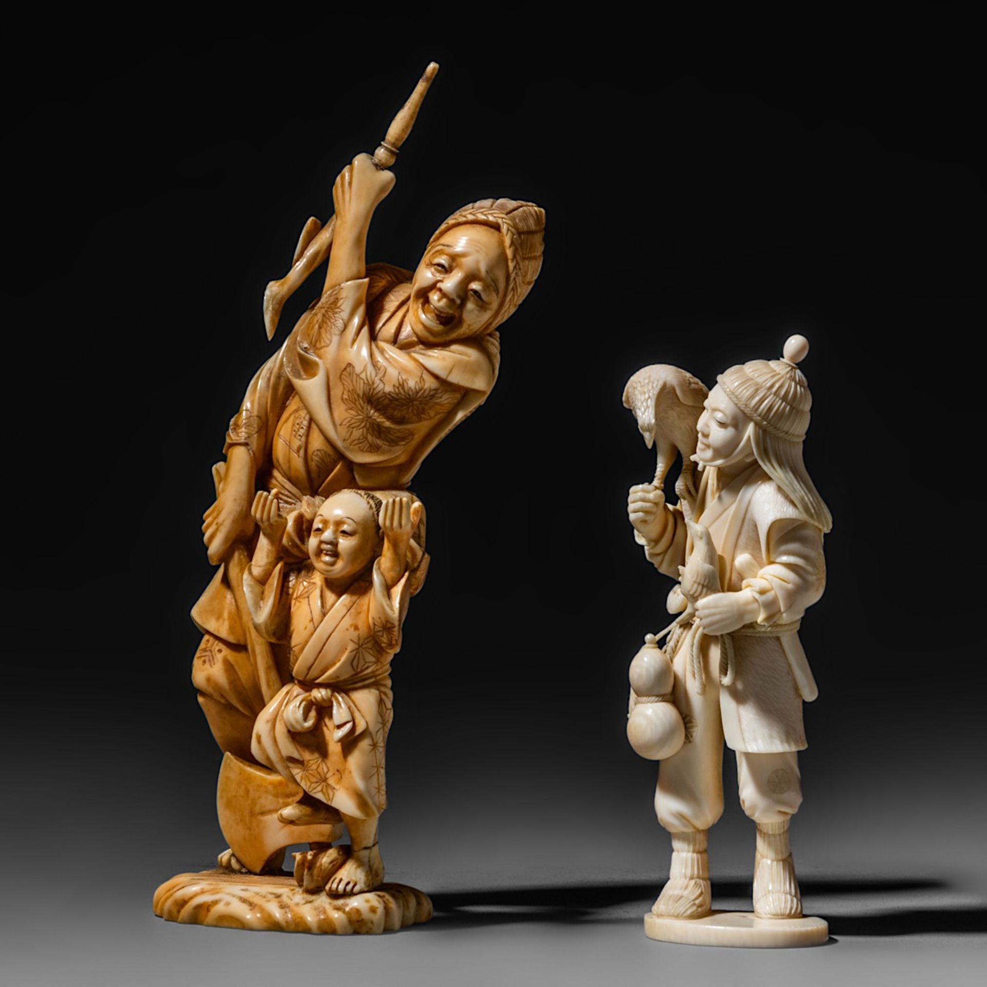 Two ivory okimono, Meiji period (1868-1912); one of a huntsman and his hawk, H 14,7 cm - 177 g, one - Image 2 of 10