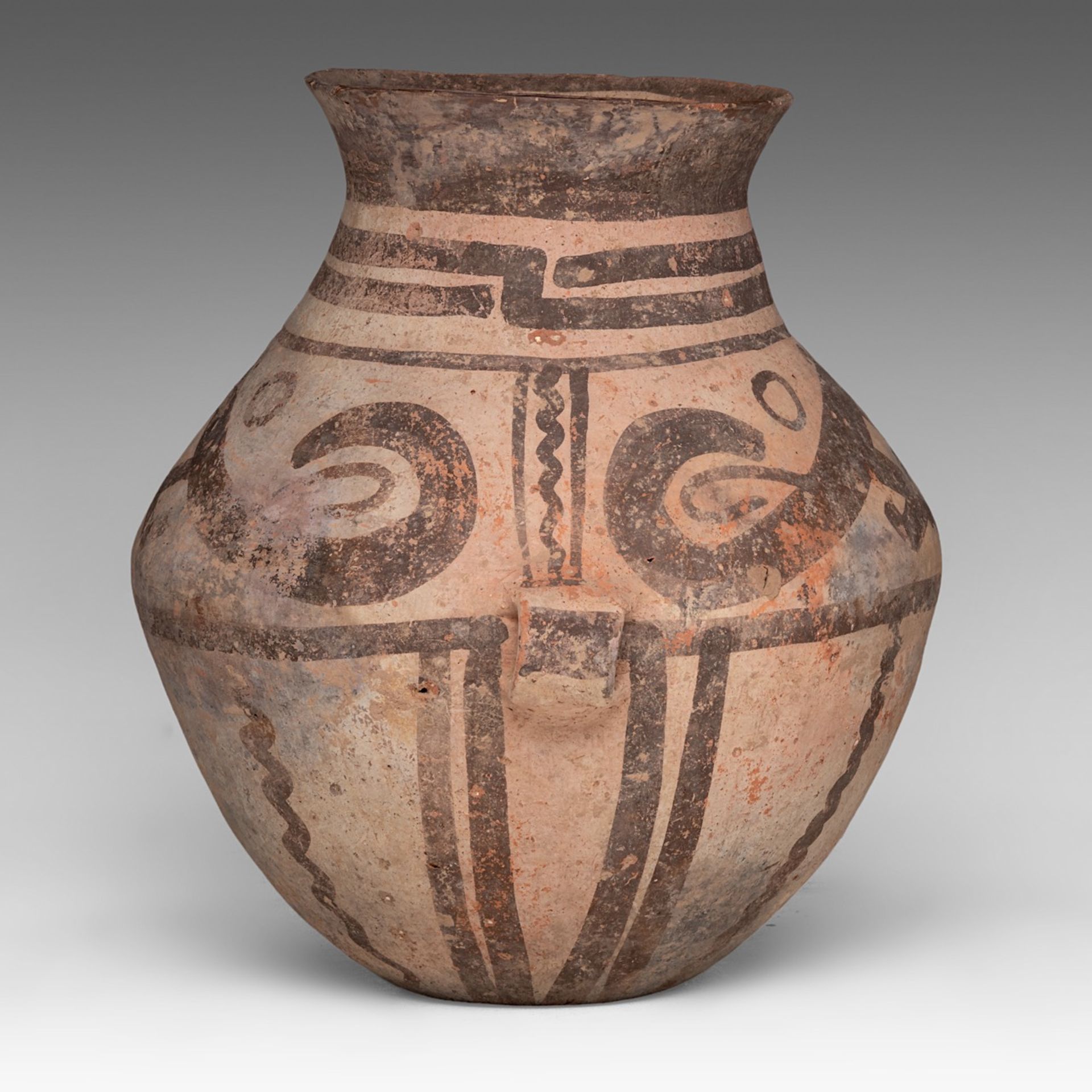 A Chinese Neolithic Yangshao/Majiayao culture painted hu jar, Banshan-type, H 32,5 cm - Image 4 of 7