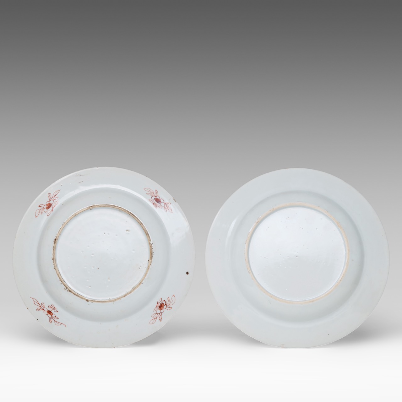 A collection of six Chinese famille rose 'Peonies' export porcelain large plates and dishes, 18thC, - Image 7 of 7