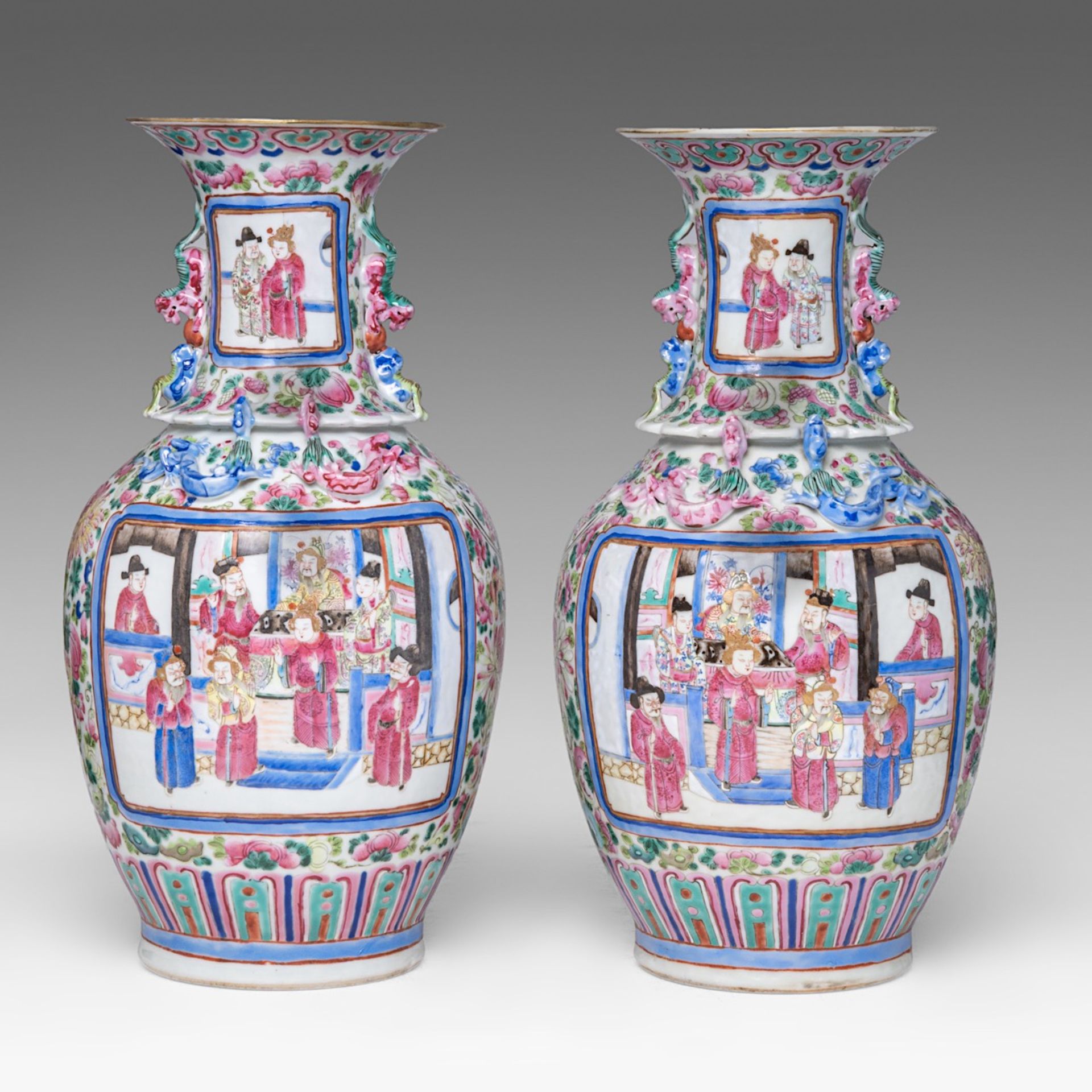 A pair of Chinese famille rose 'Romance of the Three Kingdoms' vases, late 19thC, H 43 cm - added a - Bild 4 aus 13