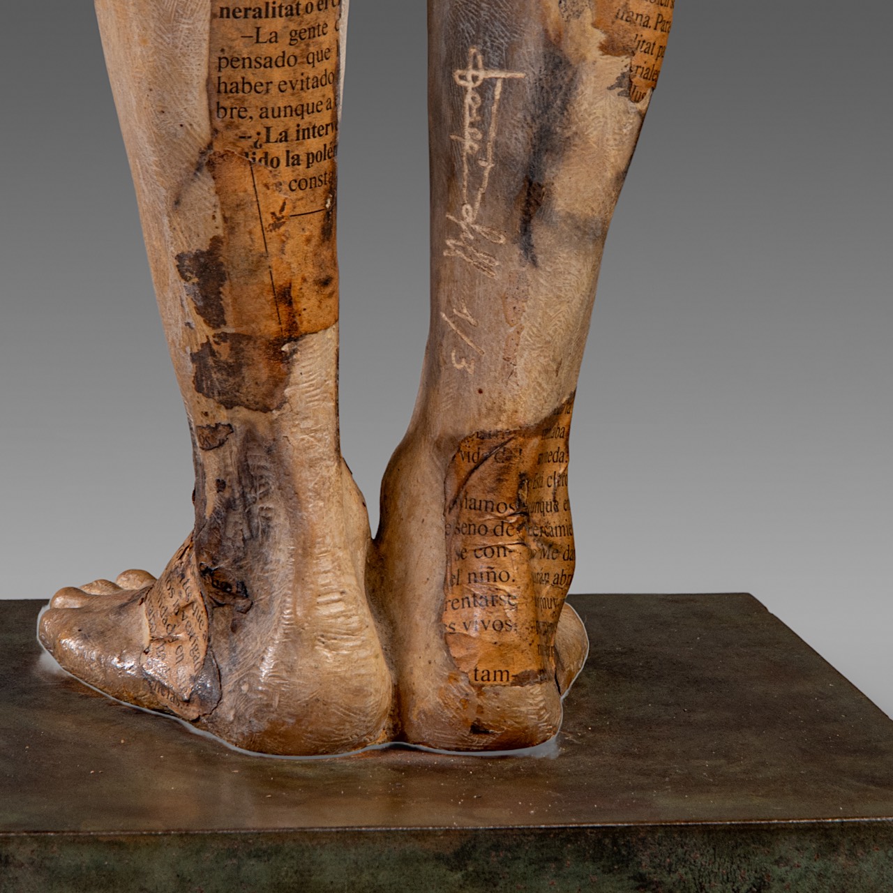 Josep Bofill (1942), male figure, mixed media (bronze, resin, newspaper), 1/3, H: 172 cm (+) - Image 12 of 12