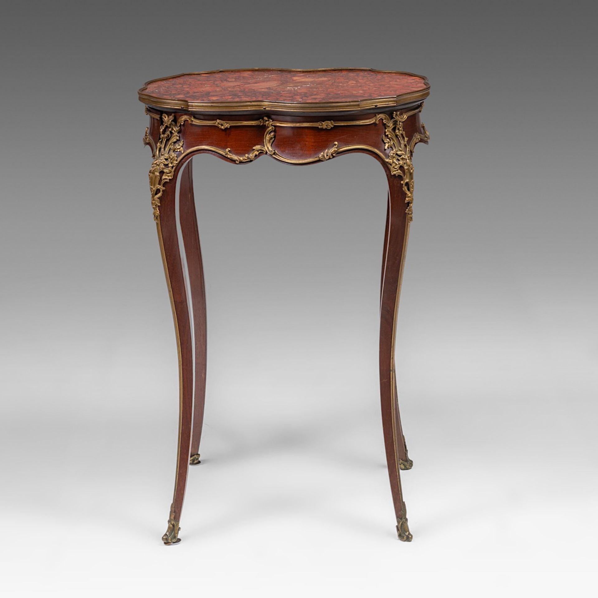 A mahogany marble-topped Louis XV (1723-1774) occasional table with gilt bronze mounts, H 77,5 cm - - Bild 4 aus 9