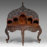 A carved hardwood Anglo-Indian console, 19thC, H 175 cm - W 160 cm - D 65 cm