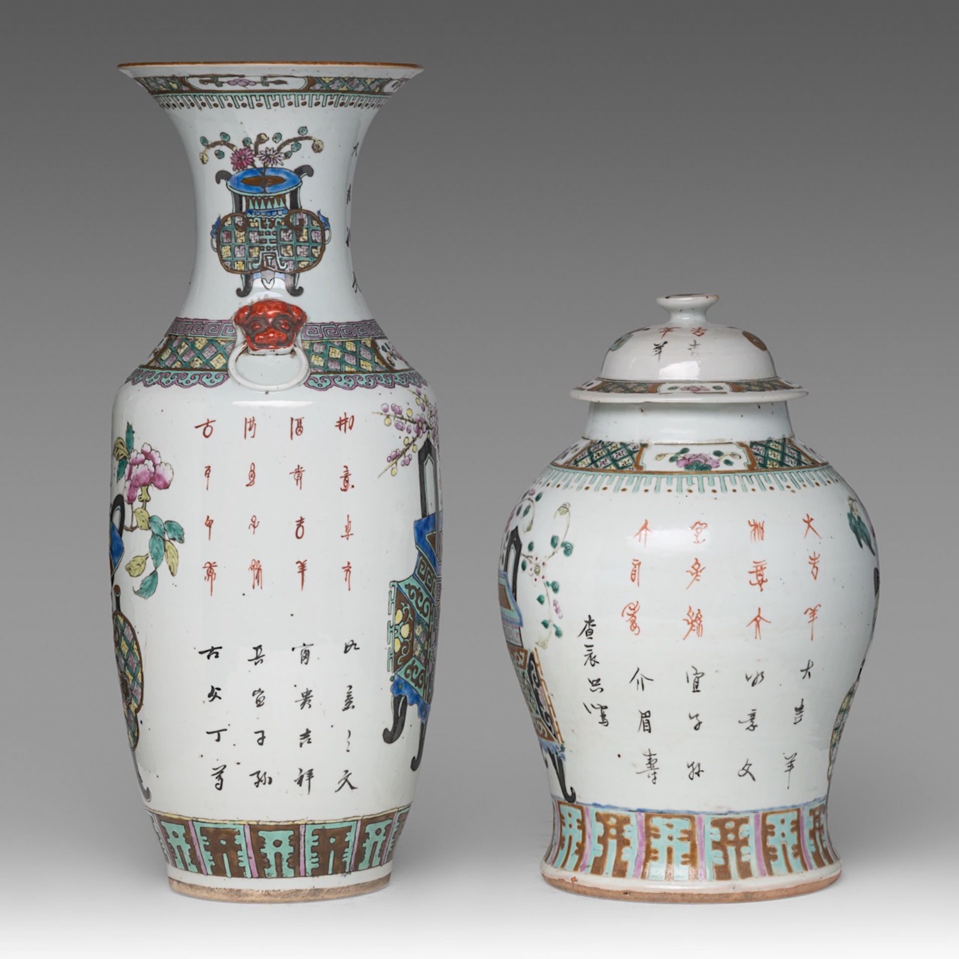 A Chinese famille rose 'Flower Baskets' vase and covered vase, the vase paired with Fu lion head han - Bild 2 aus 8