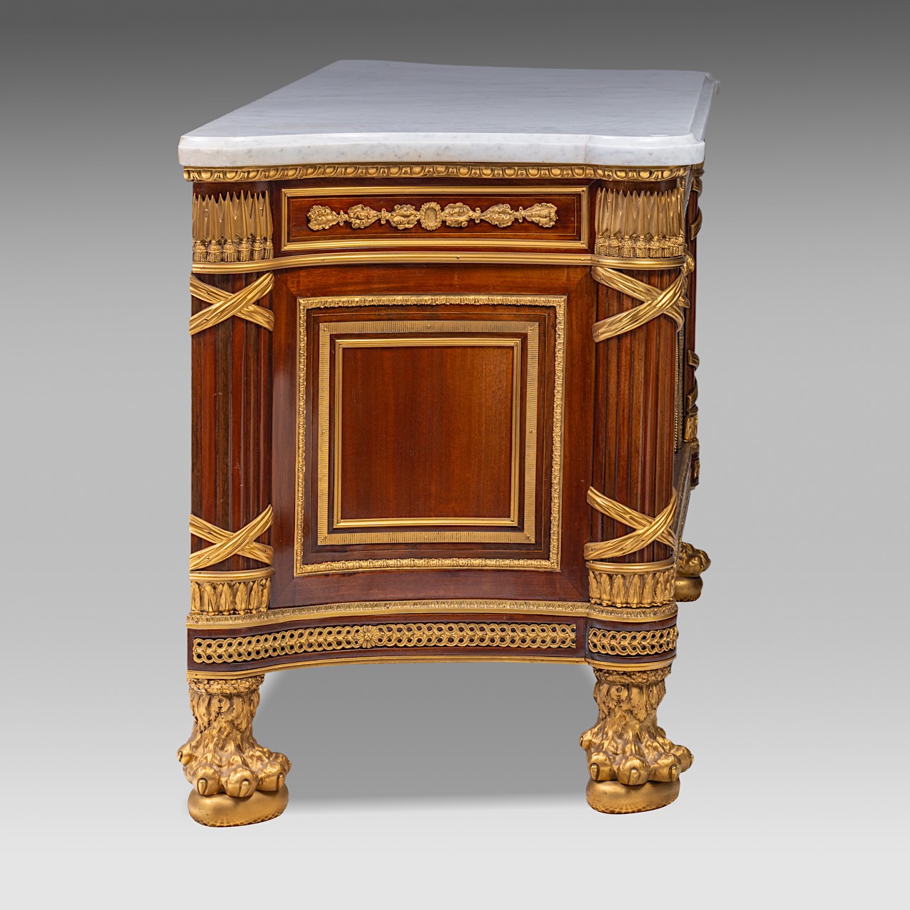 A Louis XVI style commode a vantaux after Stockel and Benneman, H 93 - W 186 - D 86,5 cm - Image 21 of 25