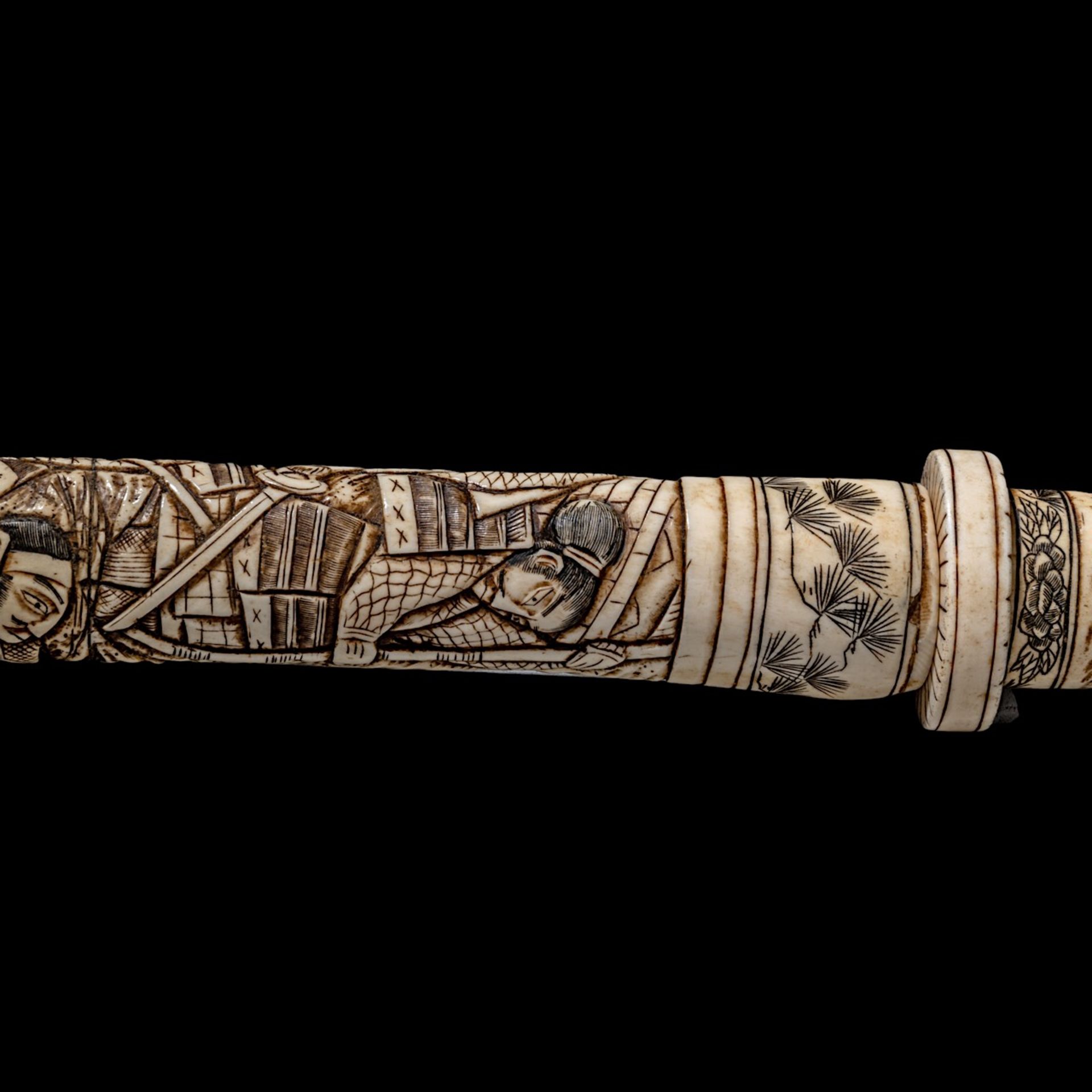 A Japanese Meiji/Taisho period (1868-1926) bone tanto dagger, L 34,7 - weight 331g - Image 8 of 13