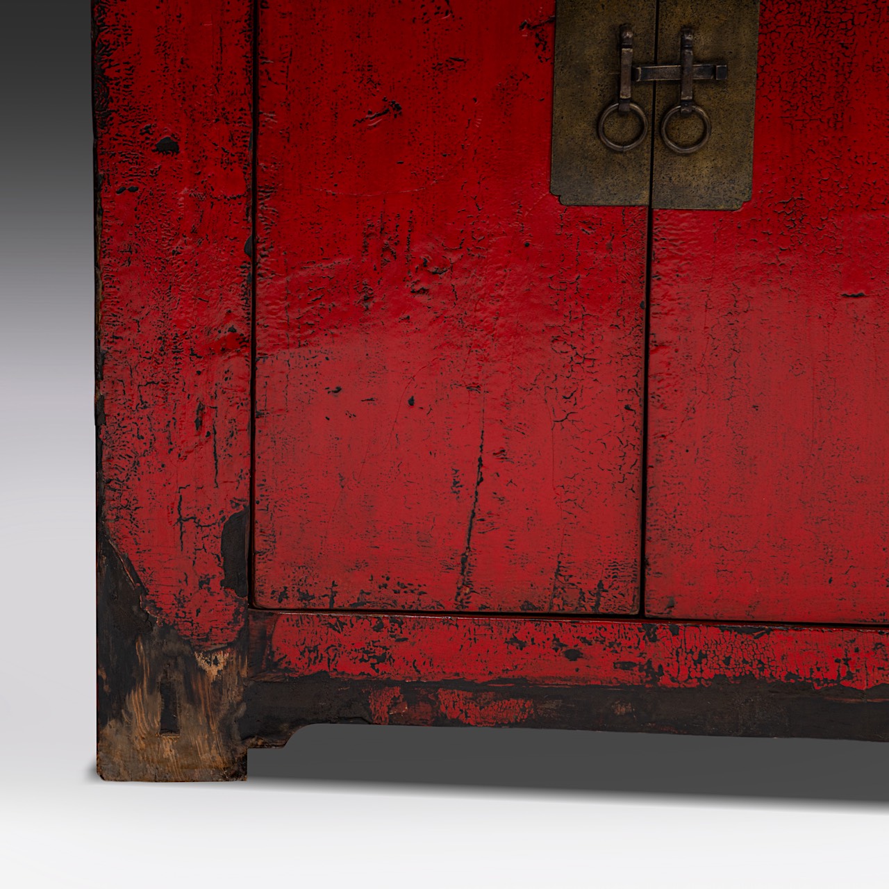 A long South Chinese eight-door red stained cabinet, vintage, L 310 cm - H 96 - D 50 cm - Image 9 of 10