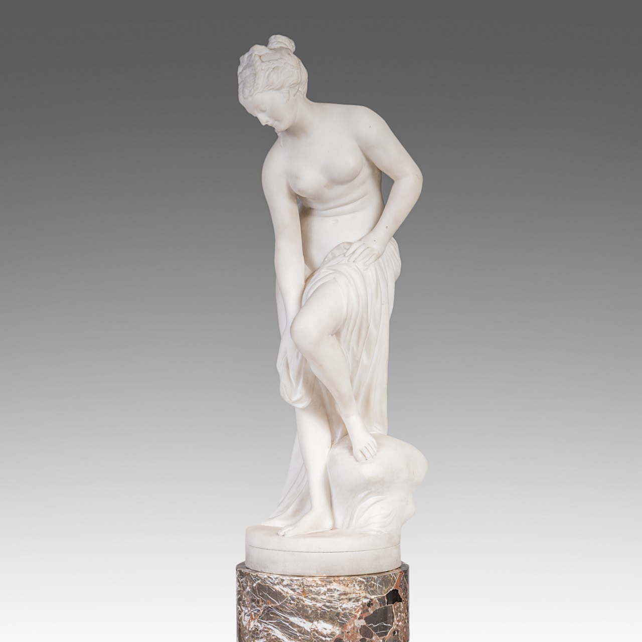 A Carrara marble sculpture of the bathing Venus, on a Breche d'Alep marble column, H 170 cm (total) - Image 3 of 13