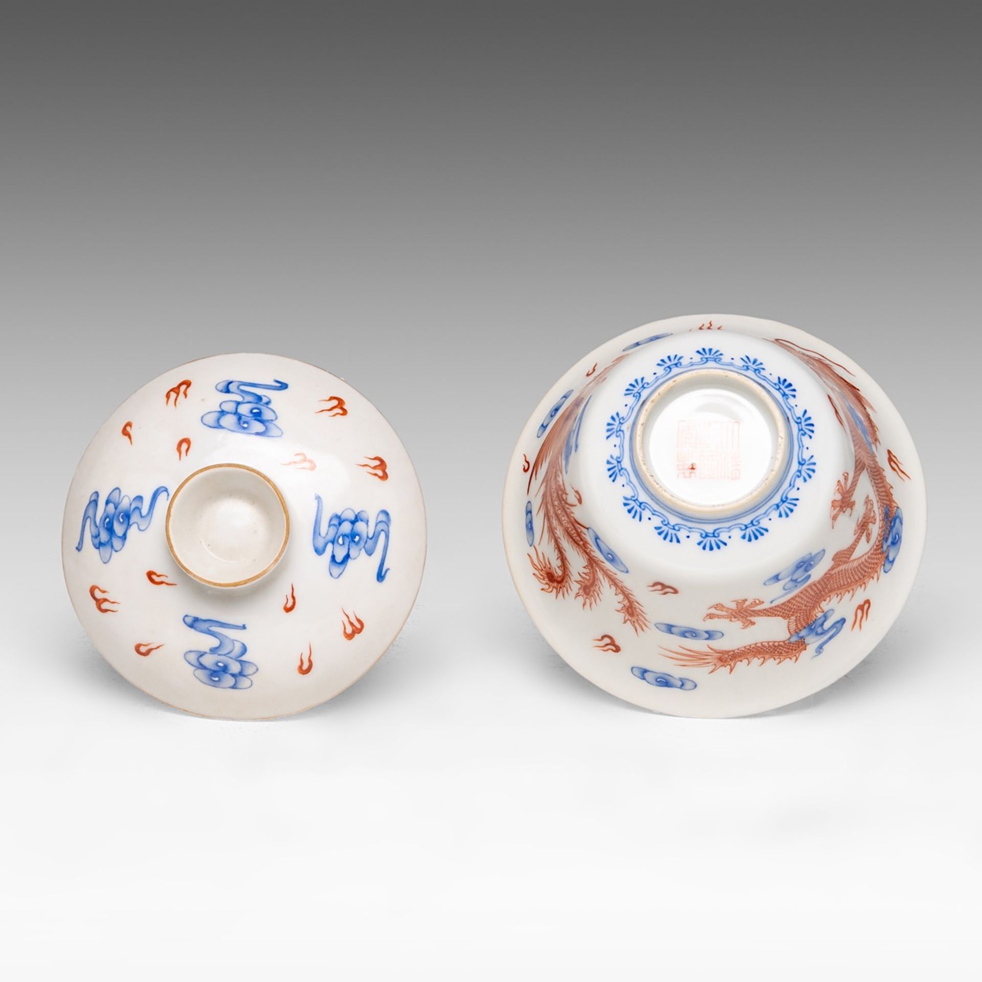 A collection of various Chinese objects, incl. a 'Wu Shuang Pu' jar and cover, 18thC - 20thC, talles - Bild 10 aus 28