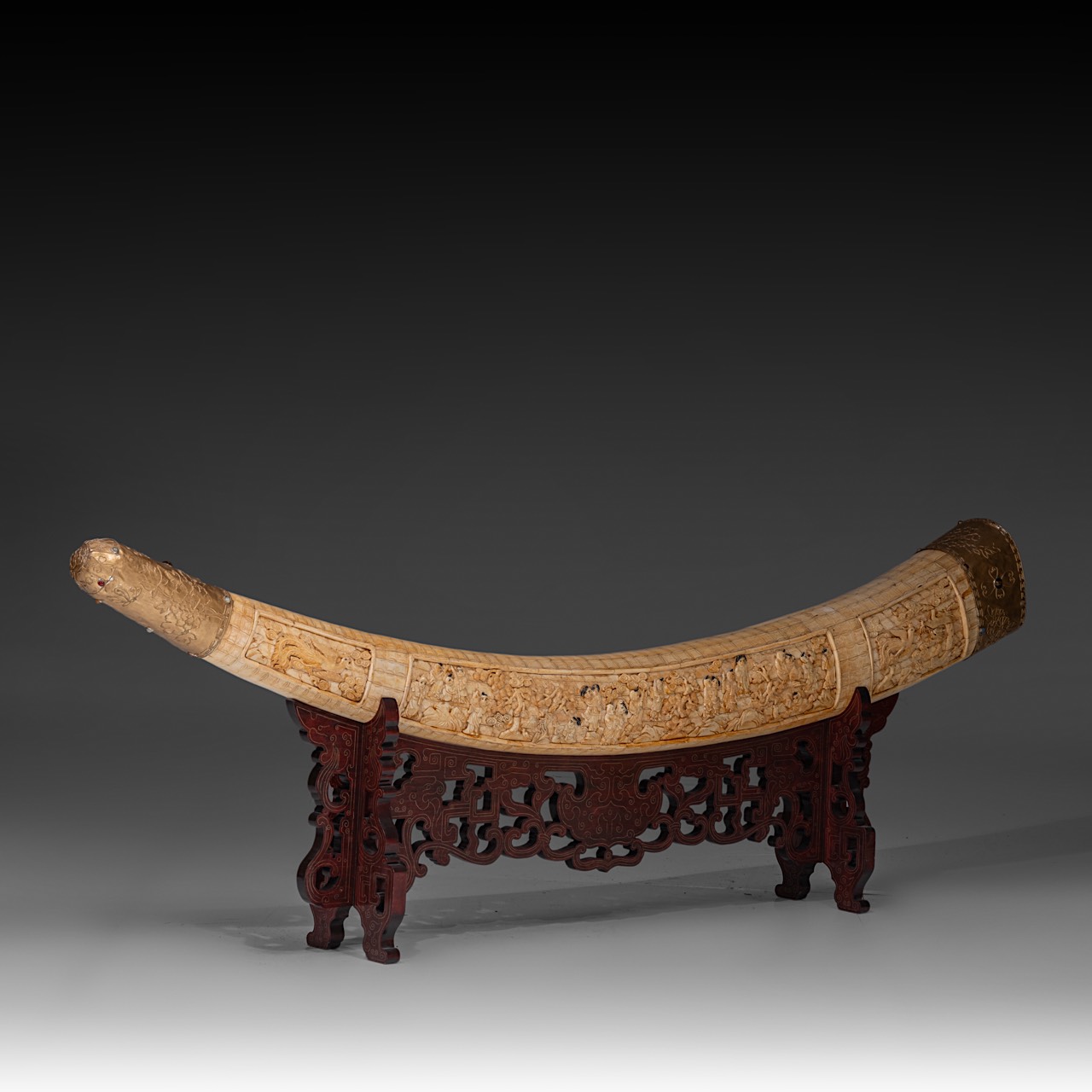 Tusk made from sculpted bone slats, Qing/Republic period, inner arch 165 cm - outer arch 175 cm - Image 2 of 13