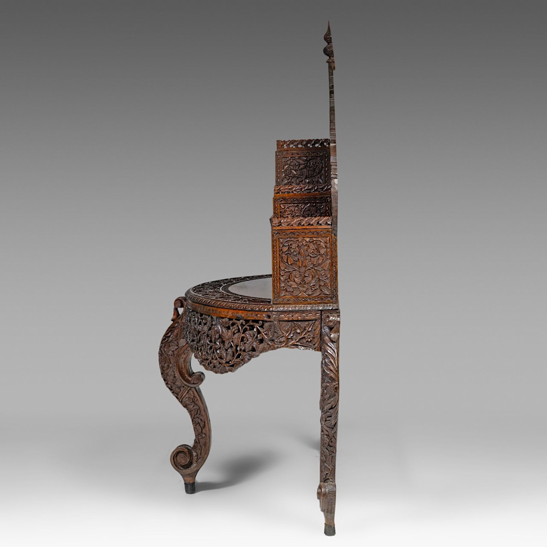 A carved hardwood Anglo-Indian console, 19thC, H 175 cm - W 160 cm - D 65 cm - Bild 3 aus 5