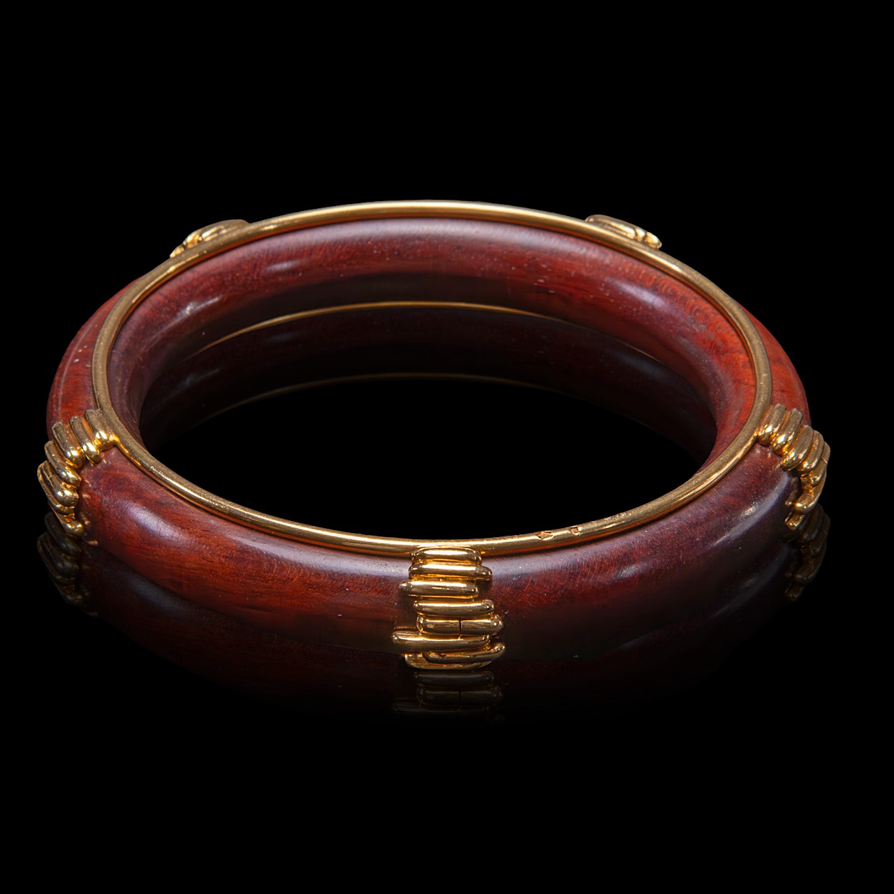 Van Cleef & Arpels, a wood and gold bangle bracelet, 18ct gold, signed VCA, Inner circumference 20 c - Image 5 of 7