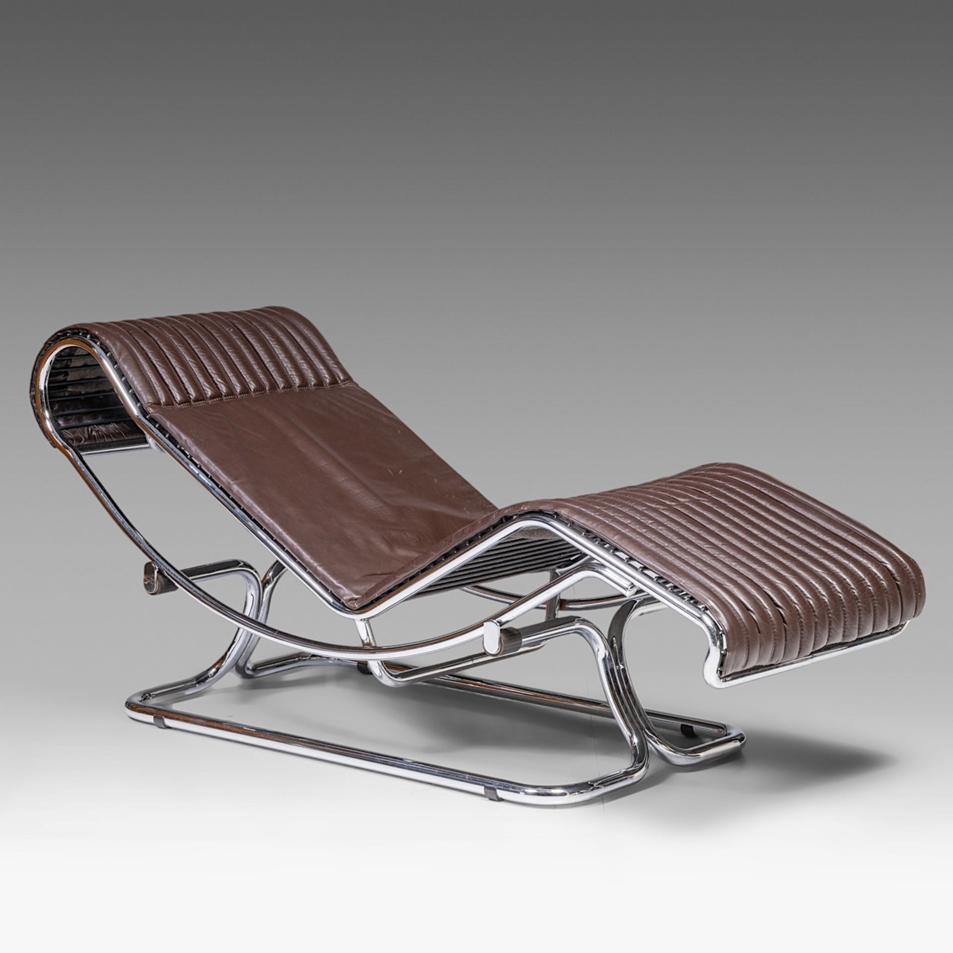 An Italian design brown leather chaise longue by Guido Faleschini, '70s, W 160 cm - Bild 5 aus 9