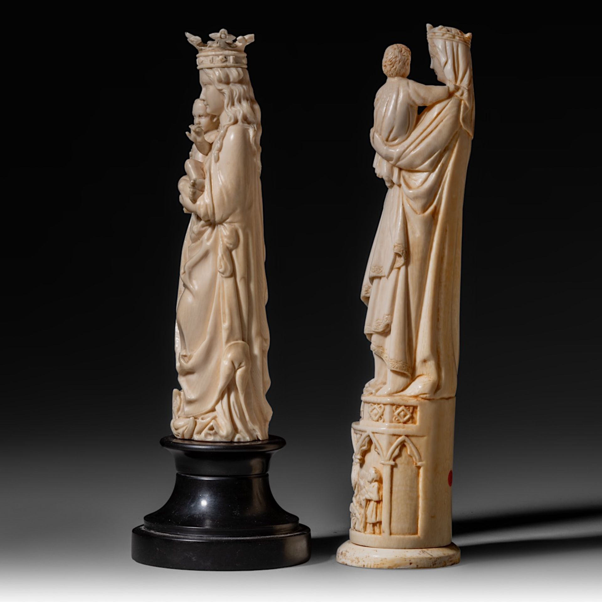 Two 19th/20th century Dieppe ivory Holy Virgin and Child statues (+) - Image 3 of 6